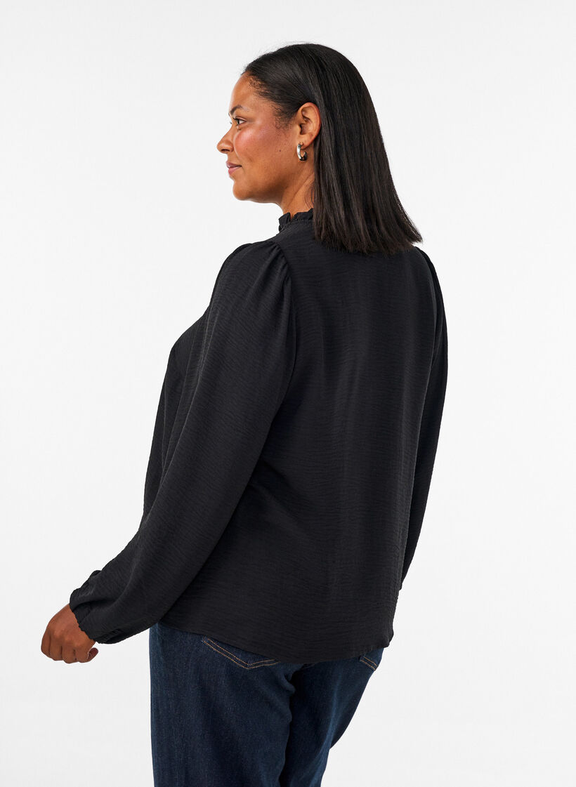 Bluse med V-udsk&aelig;ring og crochetb&aring;nd, Sort, Model image number 2