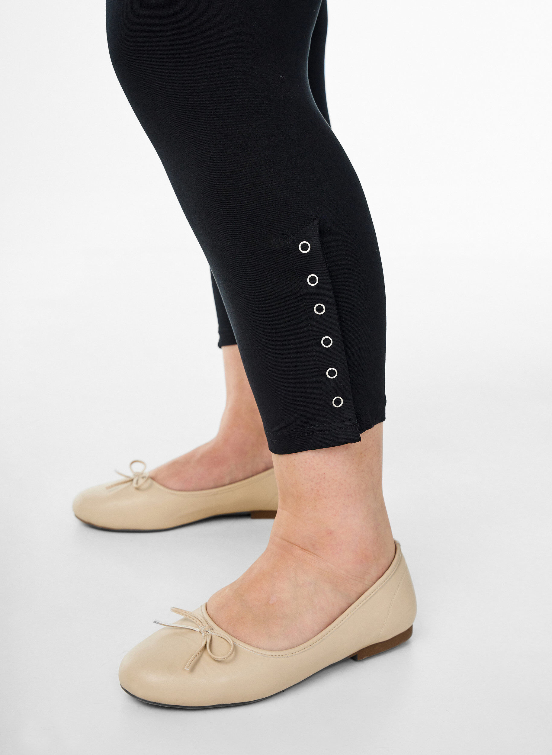 Zizzi 3/4 leggings med knapper, Sort, Model image number 3