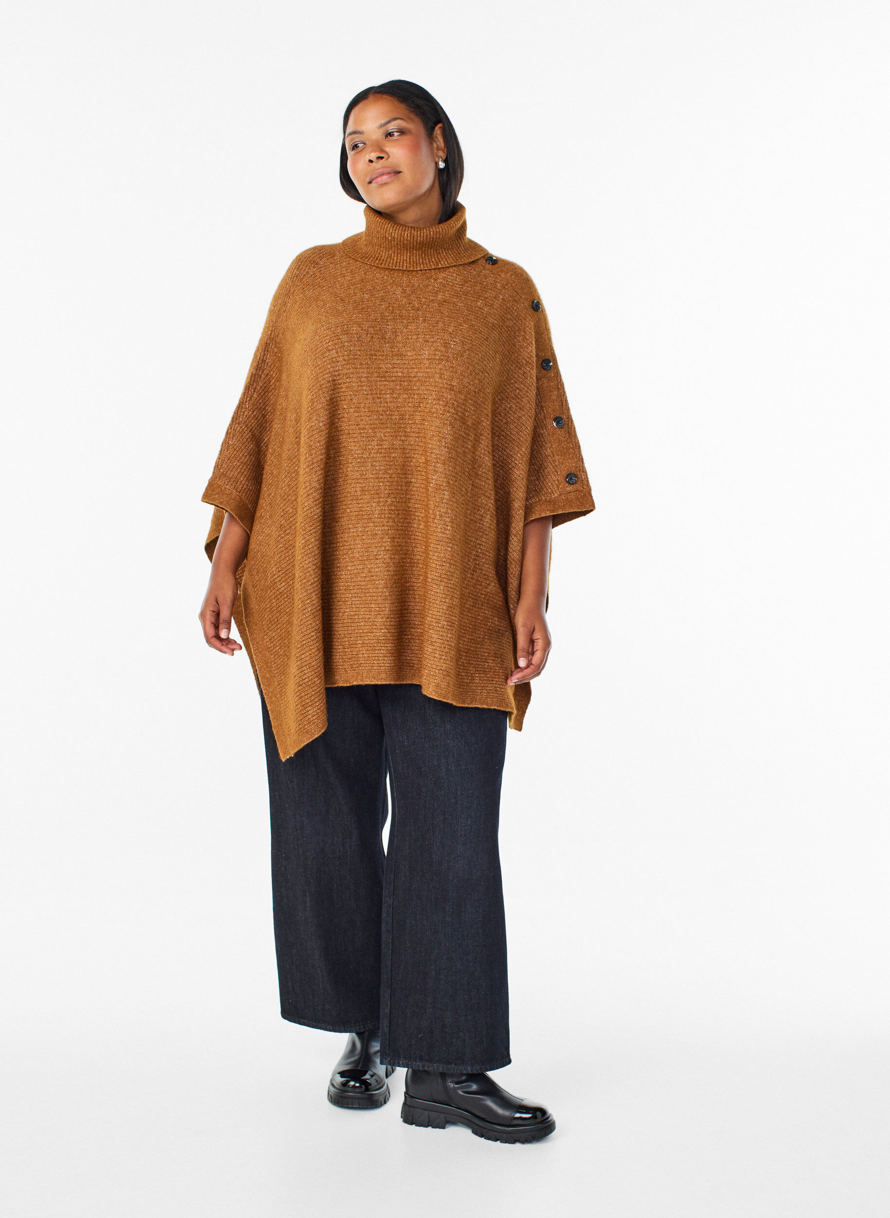 Zizzi Poncho med rullekrave og knapdetalje, Brun, Model image number 1
