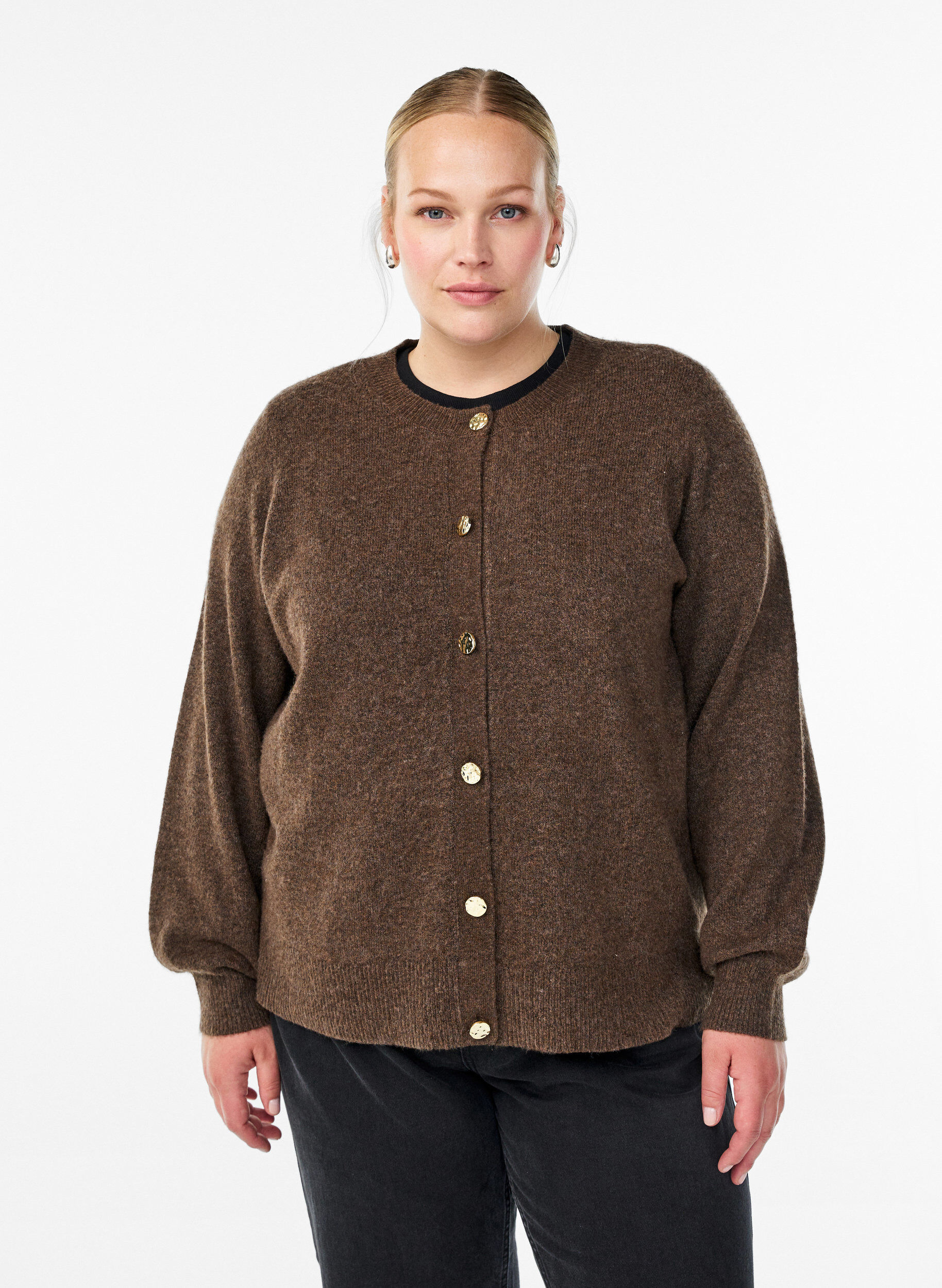 Zizzi Cardigan i bl&oslash;d strik med guldfarvede knapper, Brun, Model image number 0