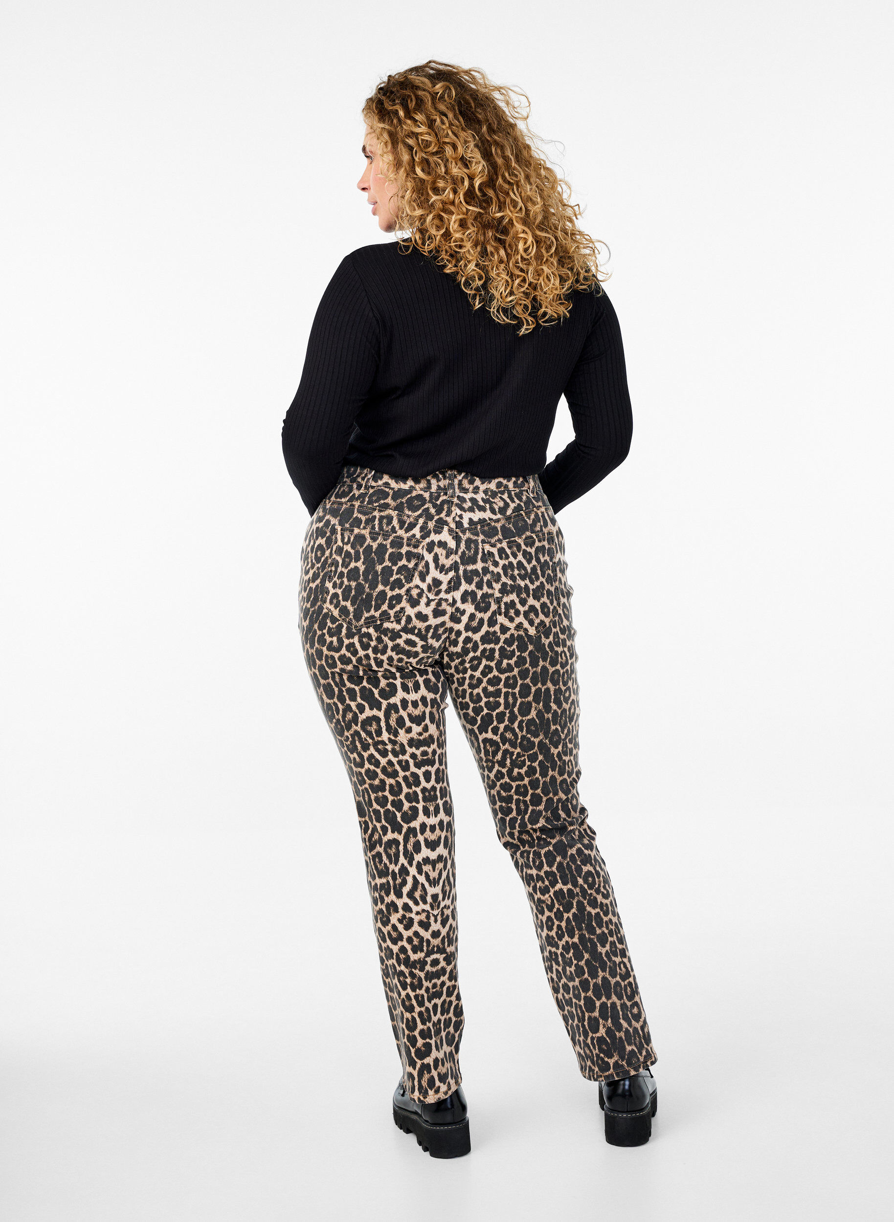 Zizzi Emily jeans med leopardprint, Brun, Model image number 1