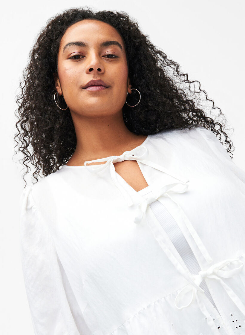 Viskose bluse med broderi anglaise, Bright White, Model image number 2