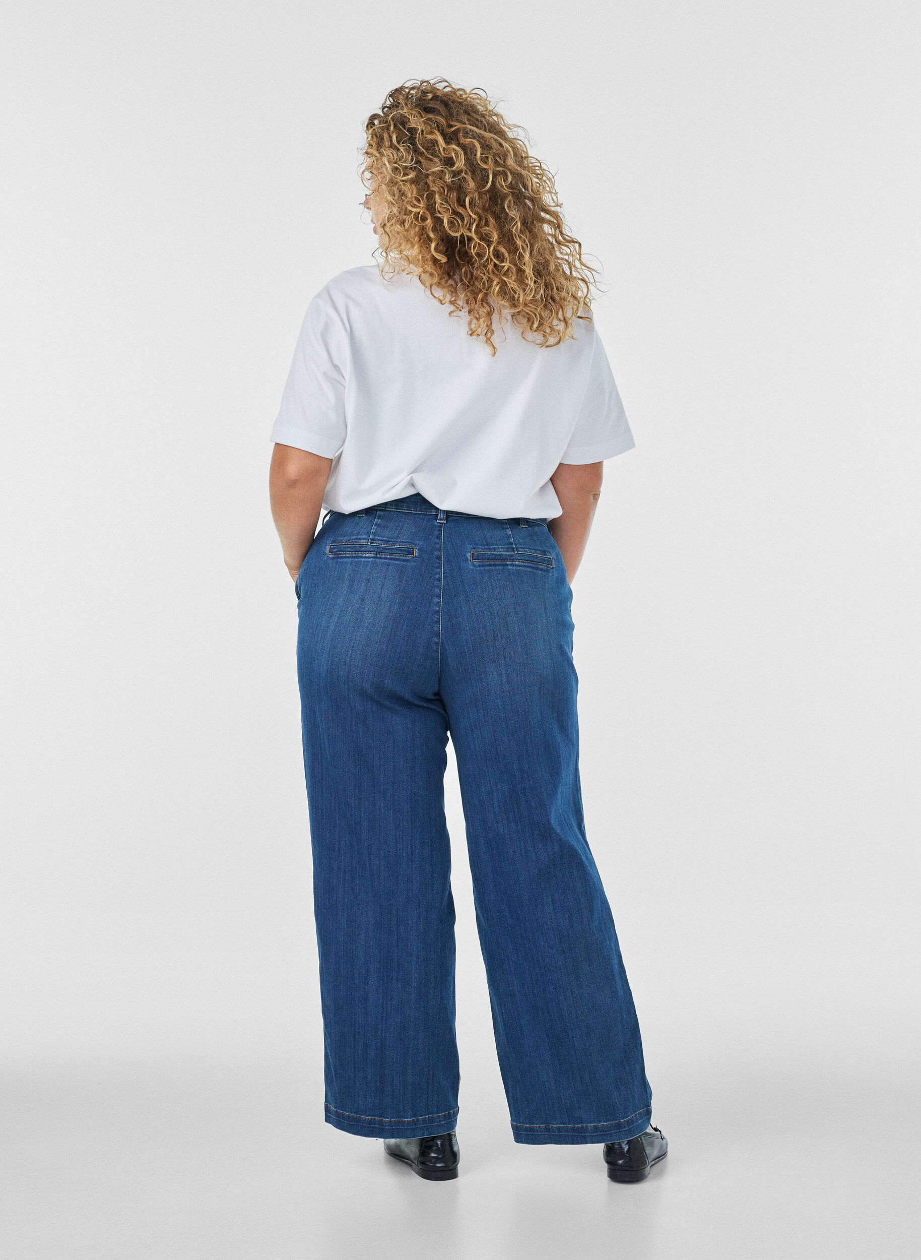 ZizziWide fit Myra jeans med h&oslash;j talje, Bl&aring;, Model image number 1