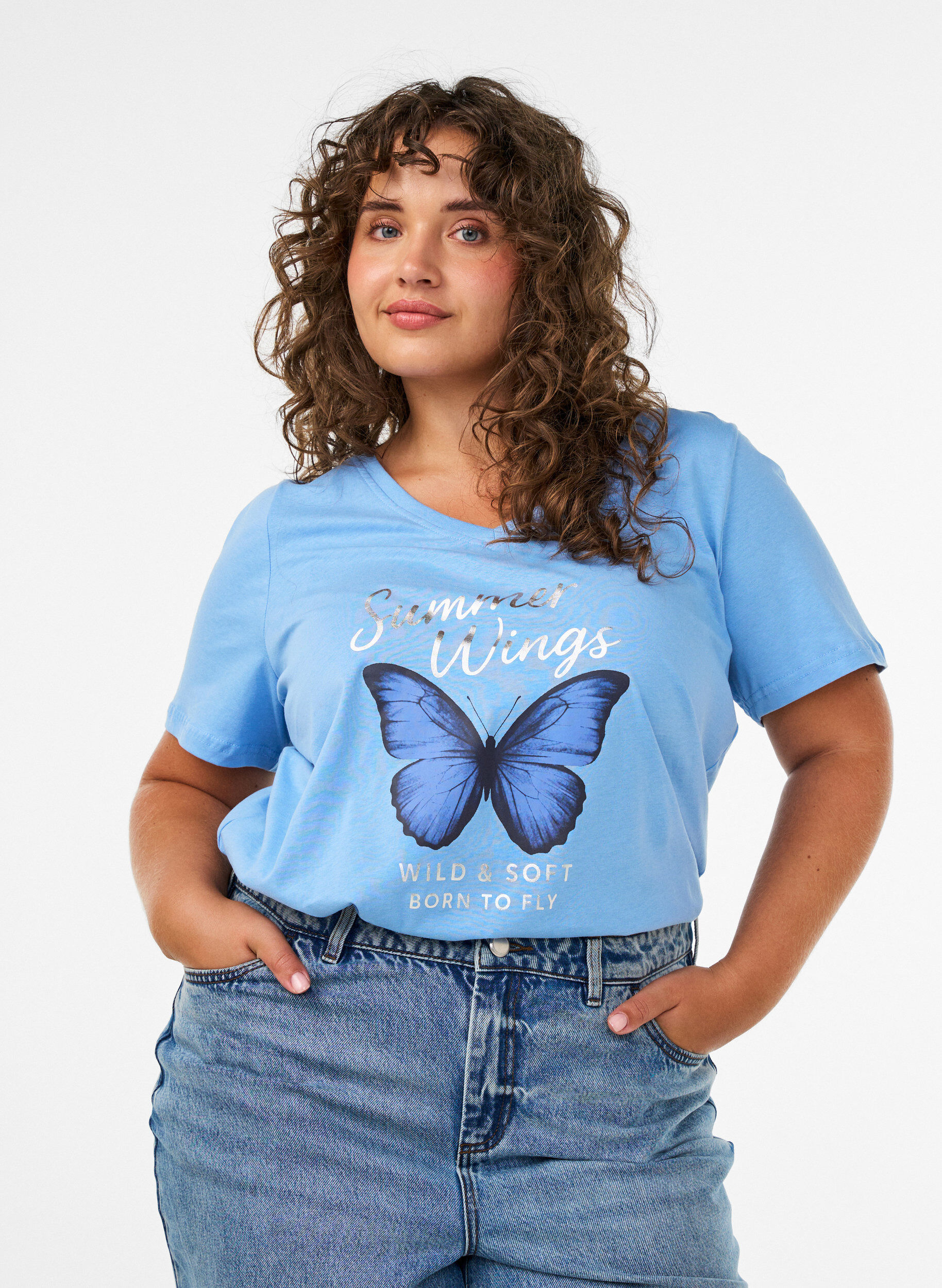 T-shirt i bomuld med frontprint og V-hals, Bl&aring;, Model