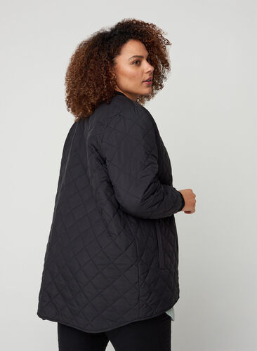 Kort quiltet jakke med lommer, Black, Model image number 1