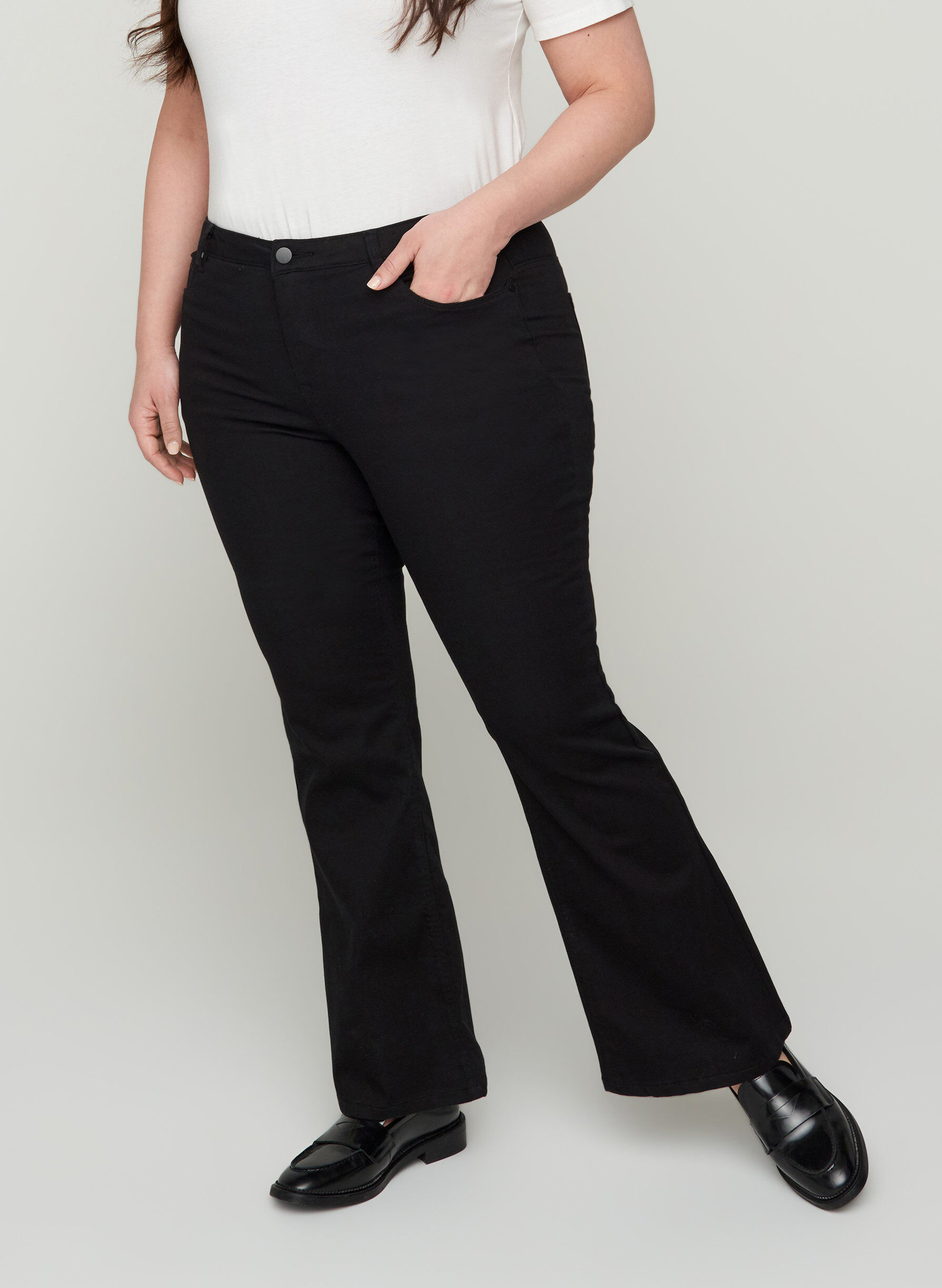 Zizzi Ellen bootcut jeans med h&oslash;j talje, Black, Model image number 2