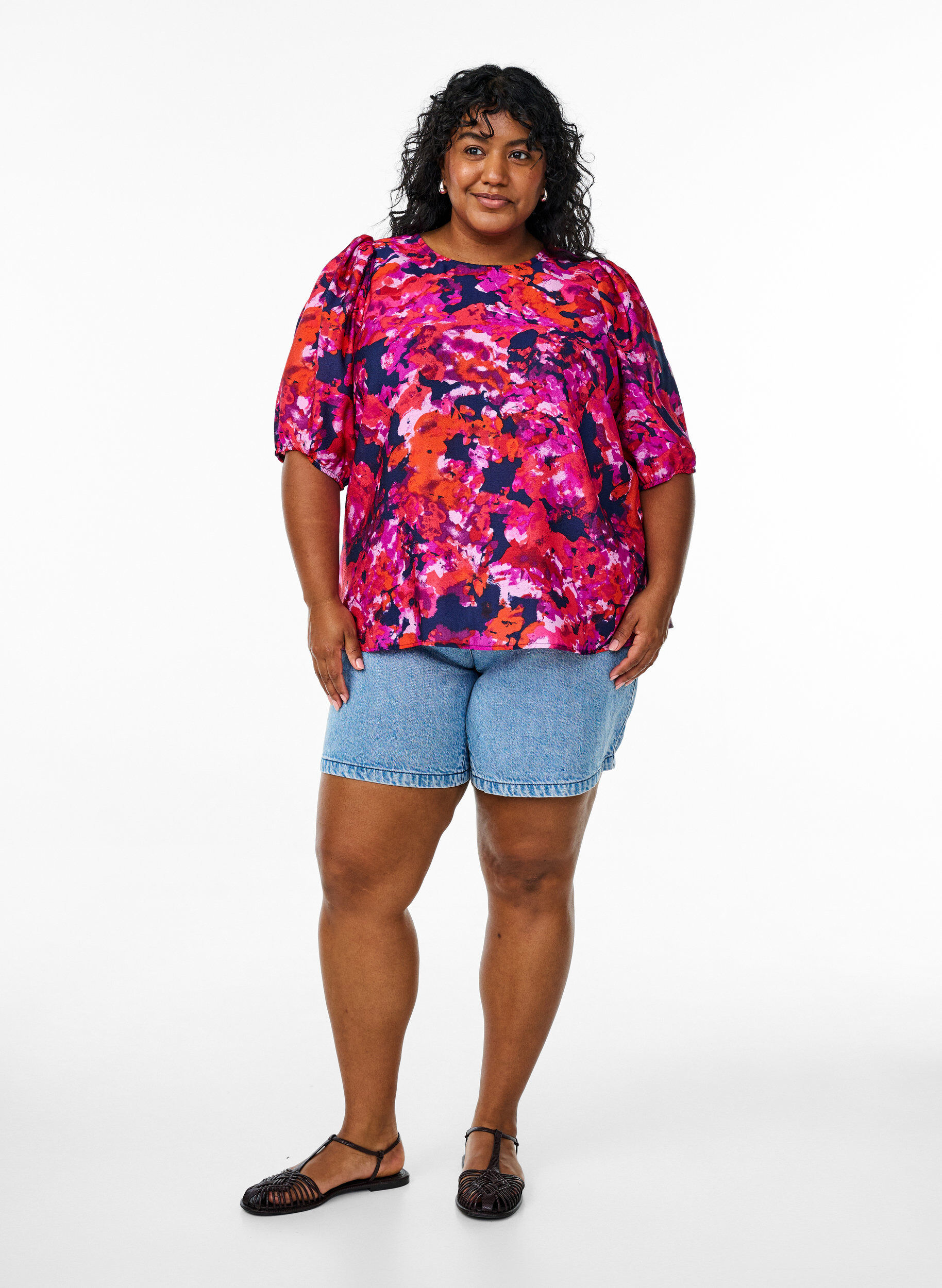 Zizzi Bluse med 1/2 &aelig;rmer og farverigt print, Lyser&oslash;d, Model image number 1