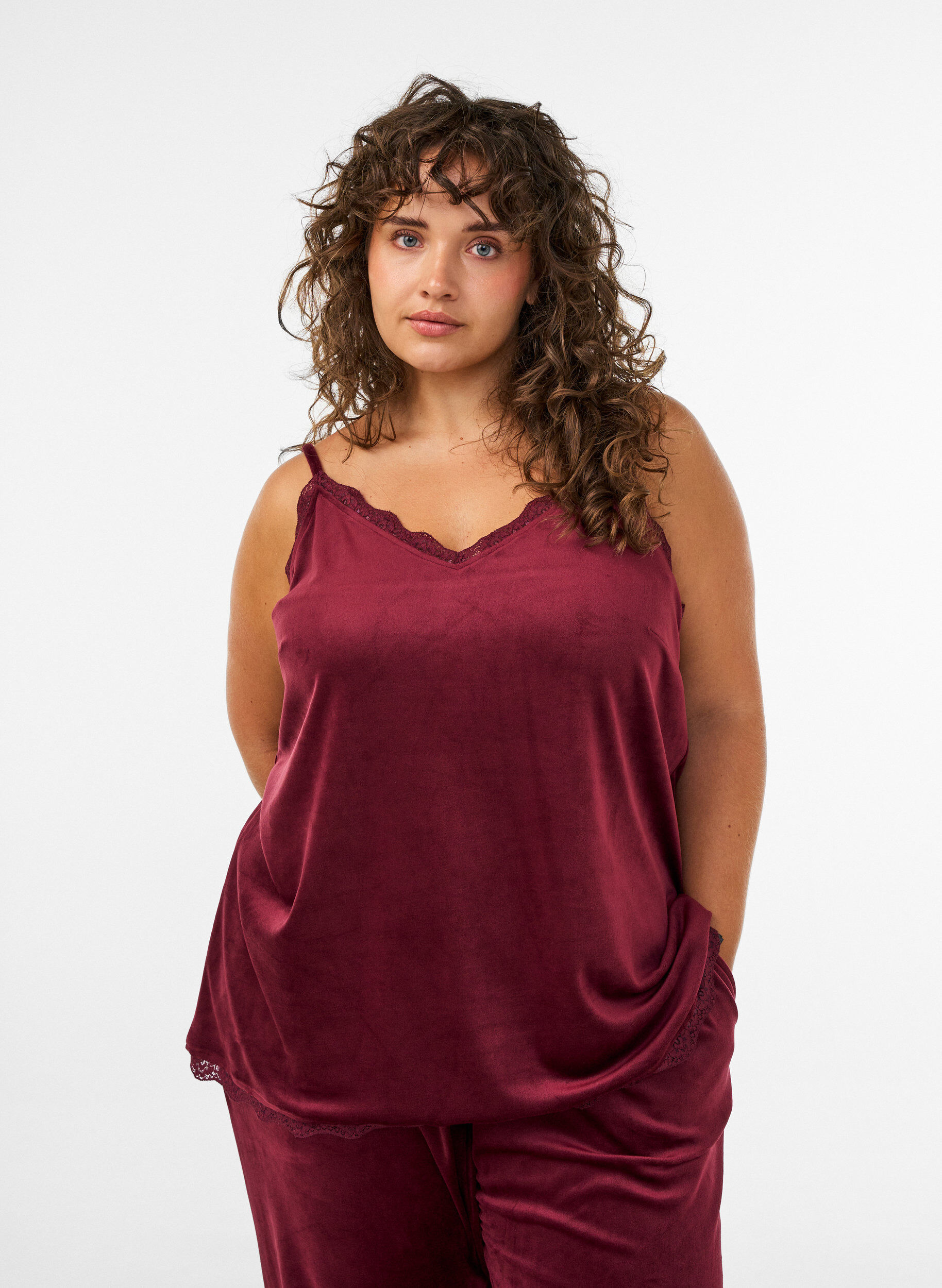 Velourtop med blondekanter, R&oslash;d, Model