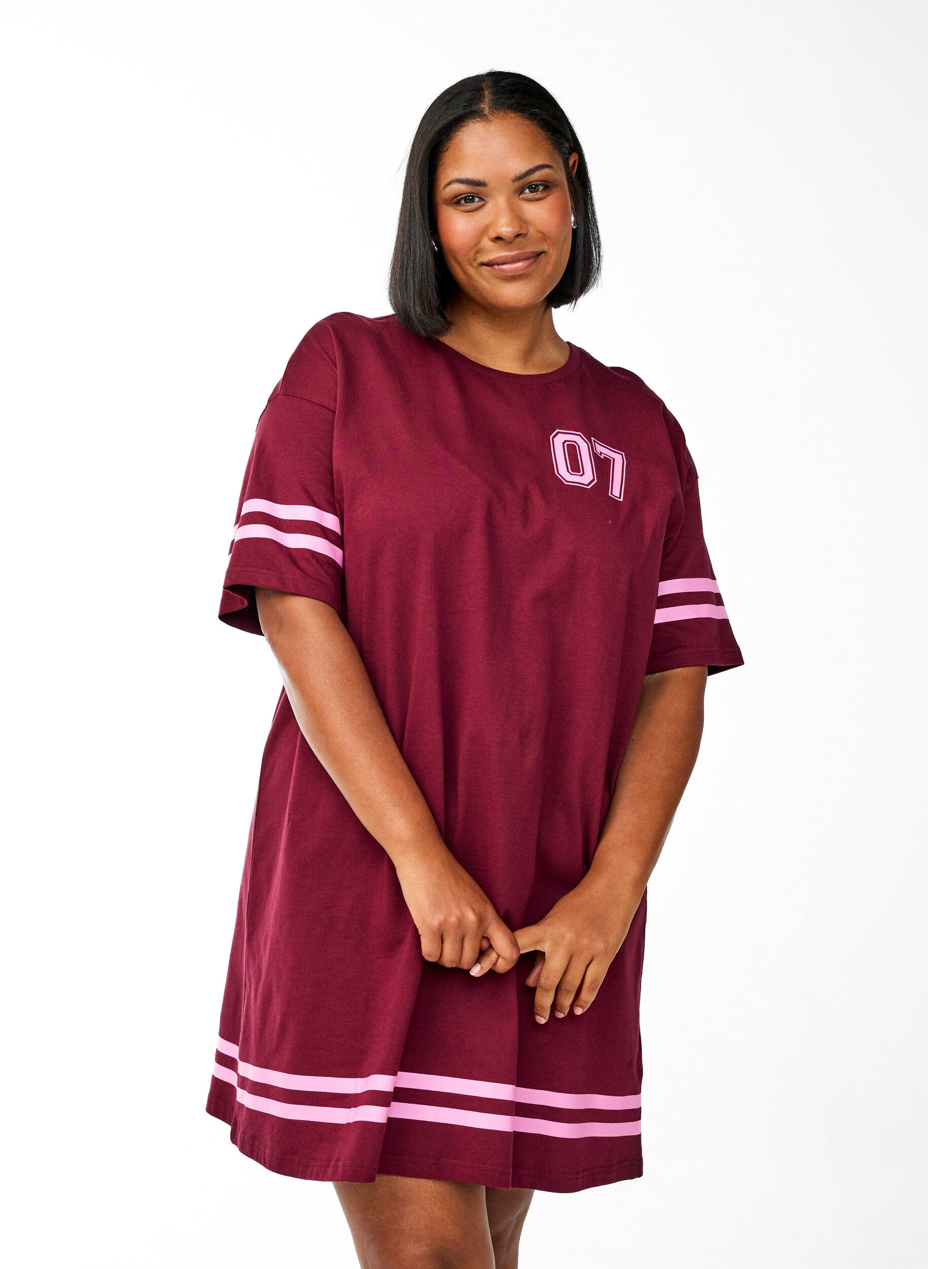 Kort t-shirtkjole med sporty detaljer, M&oslash;rk Bordeaux, Model