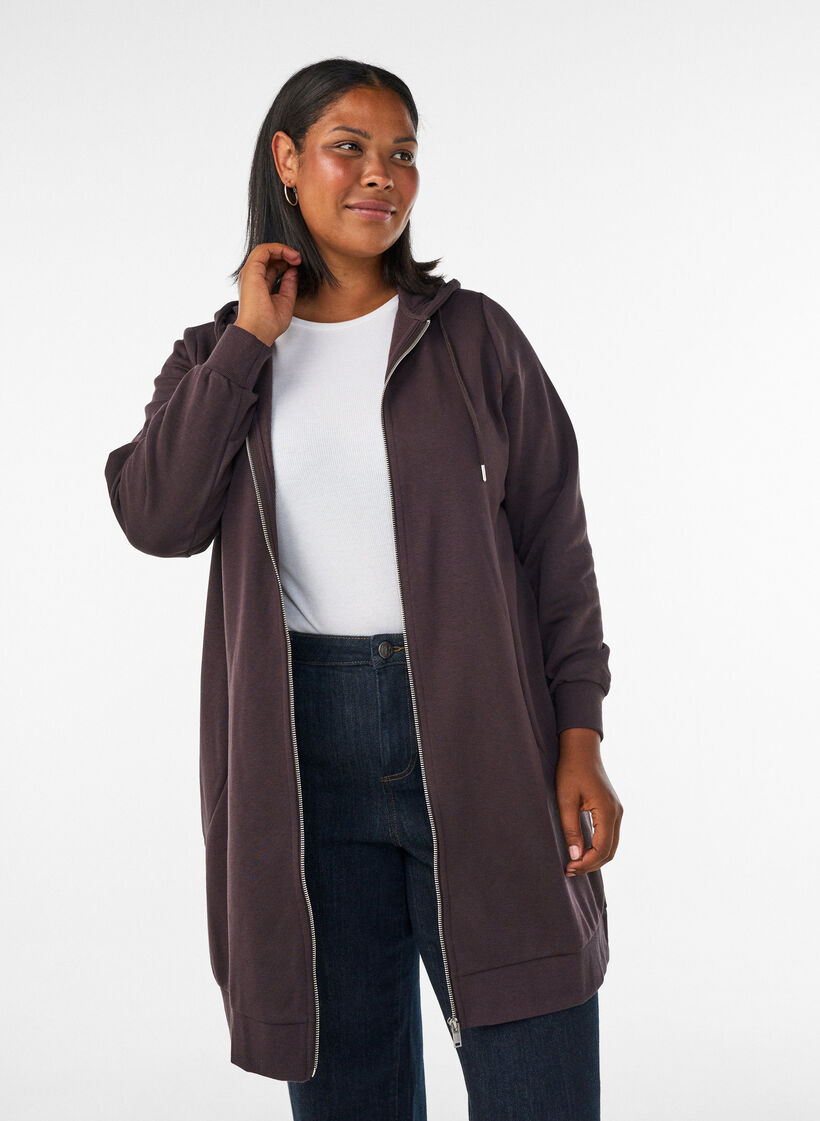 Lang h&aelig;ttetr&oslash;je med lynl&aring;s og lommer, Brun, Model image number 0