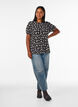 Bluse med korte &aelig;rmer og blomsterprint, Sort, Model image number 1