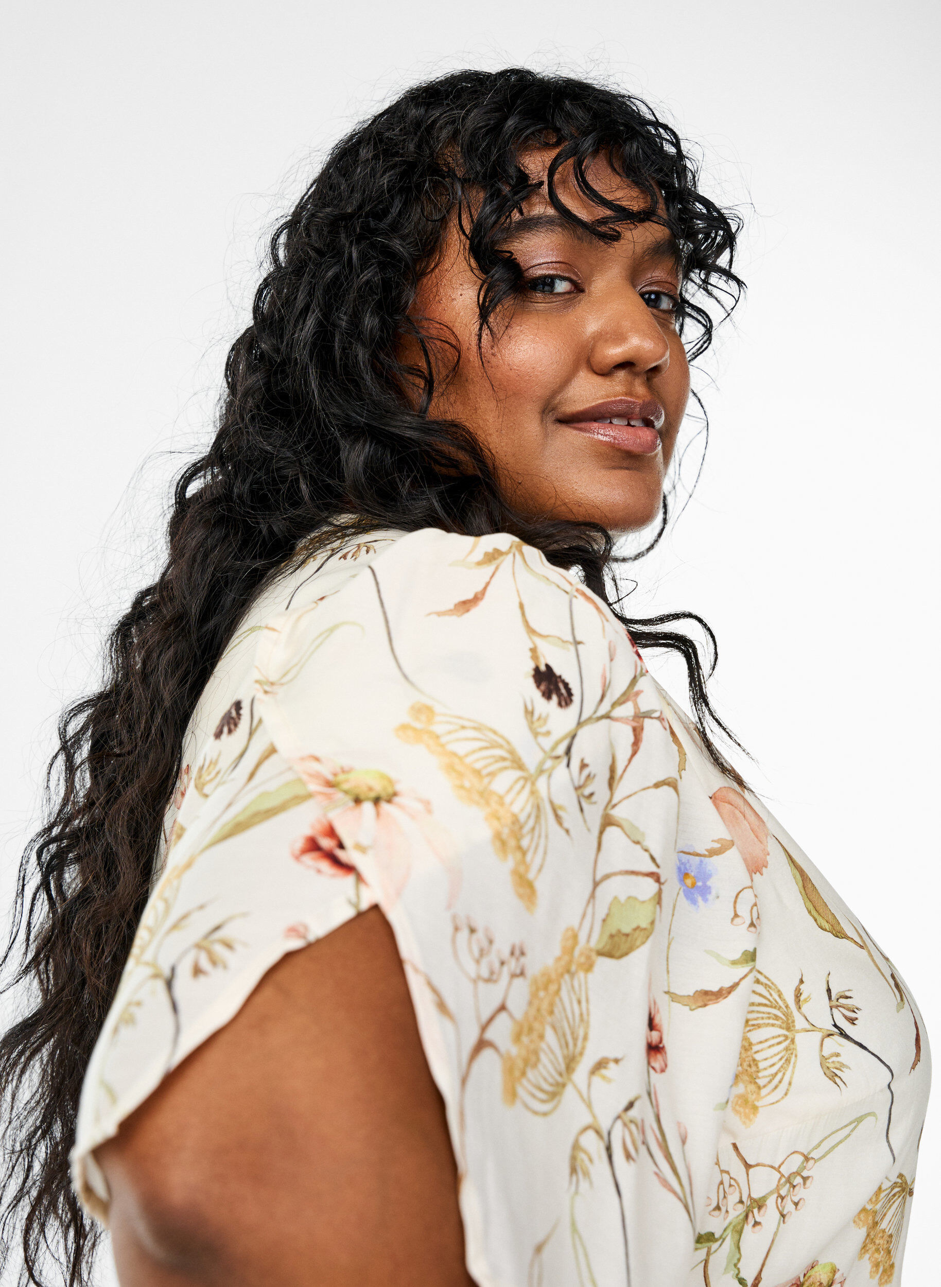 Zizzi Blomstret midikjole med A-facon, Beige, Model image number 3