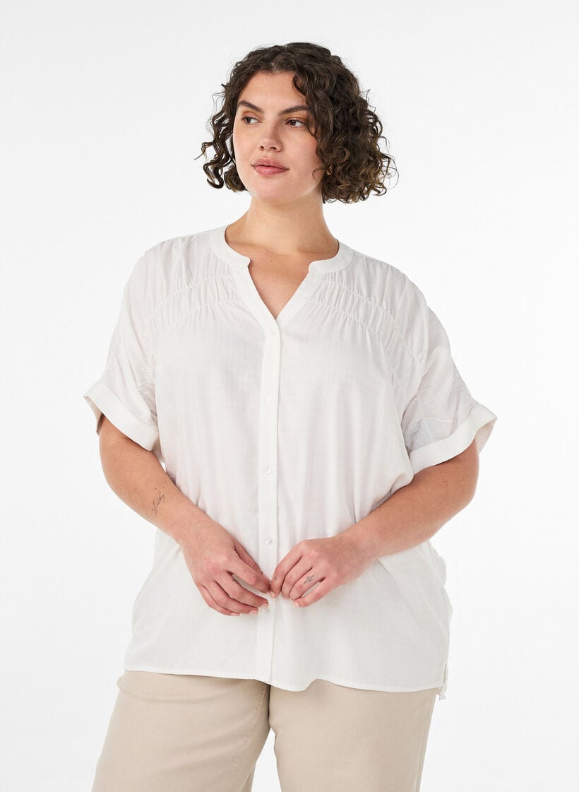 Skjorte i viskose med korte &aelig;rmer og rynkedetalje, Vanilla, Model image number 0