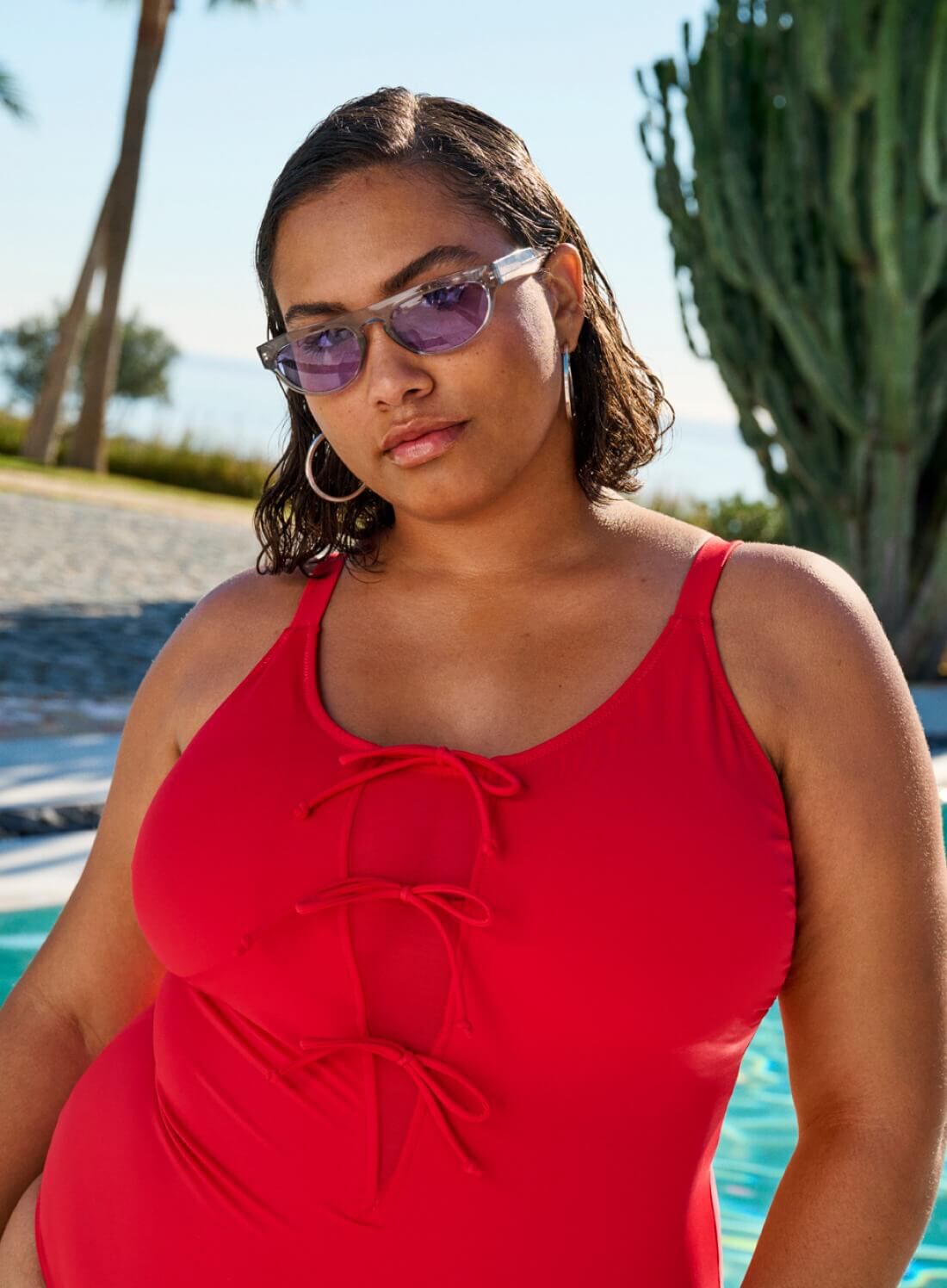 Zizzi R&oslash;d badedragt med sl&oslash;jfer, , Model