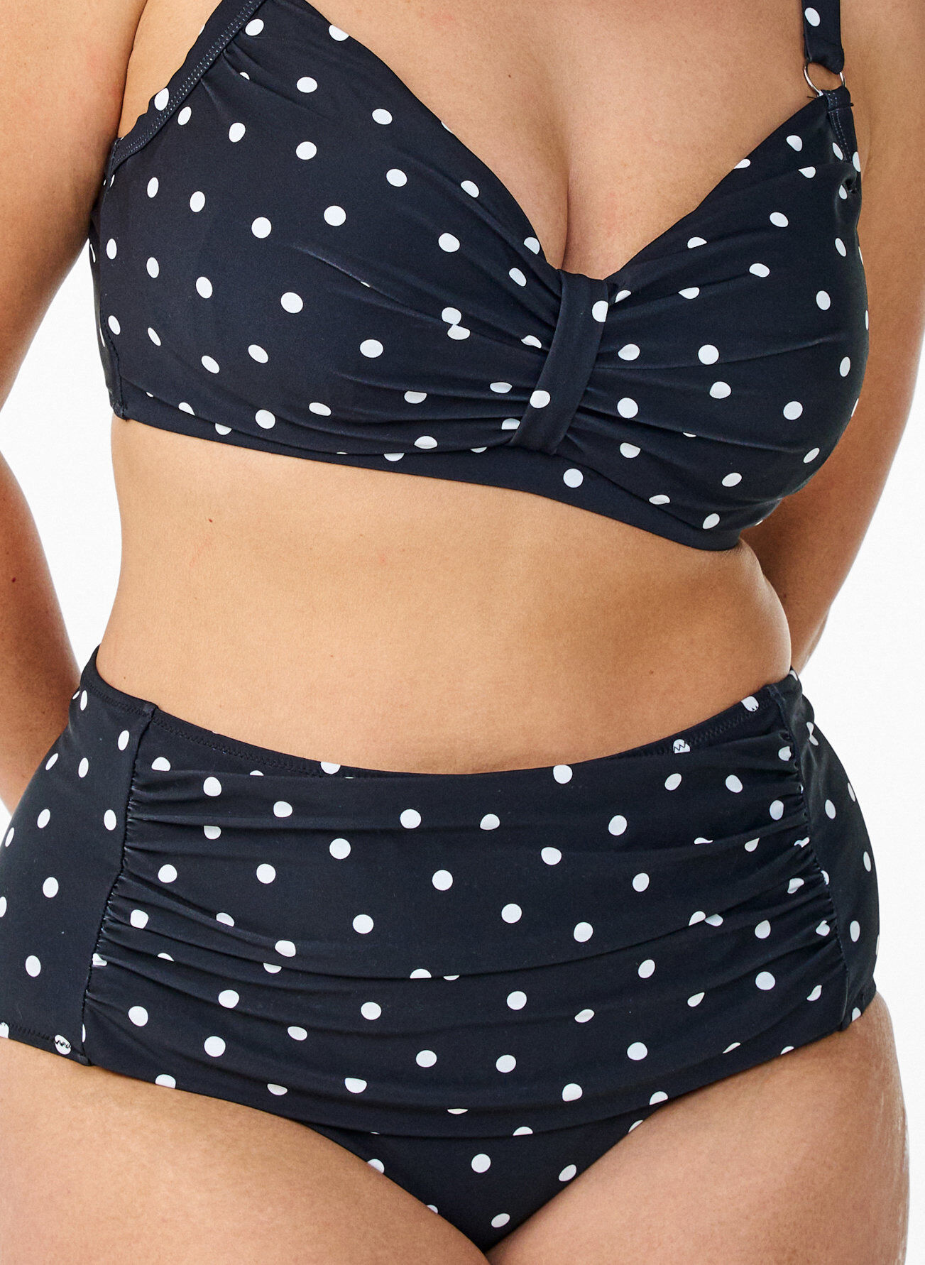 ZizziH&oslash;jtaljet bikinitrusse med prikker, Sort, Packshot image number 2