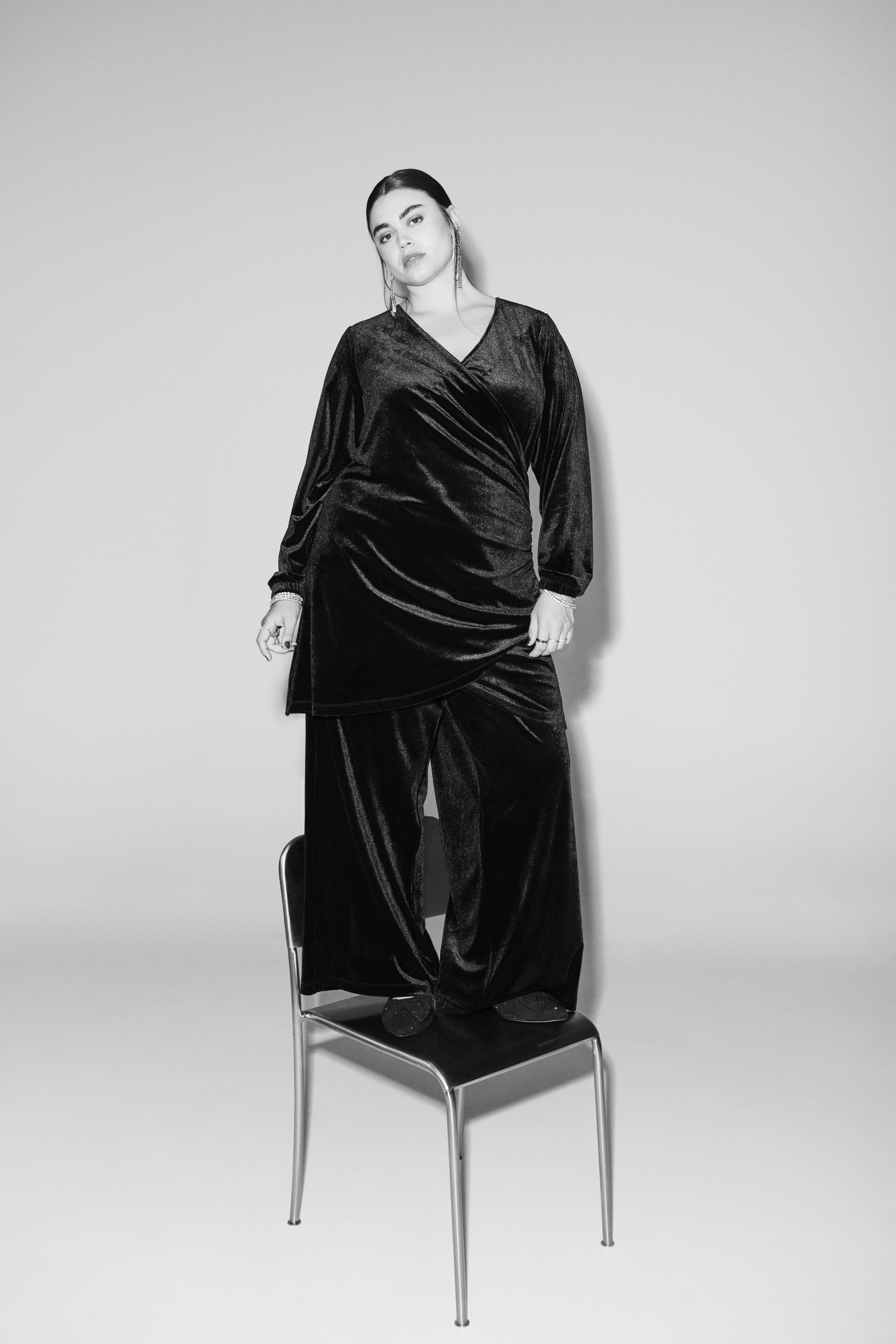 Zizzi Velours&aelig;t med detaljer, , Model