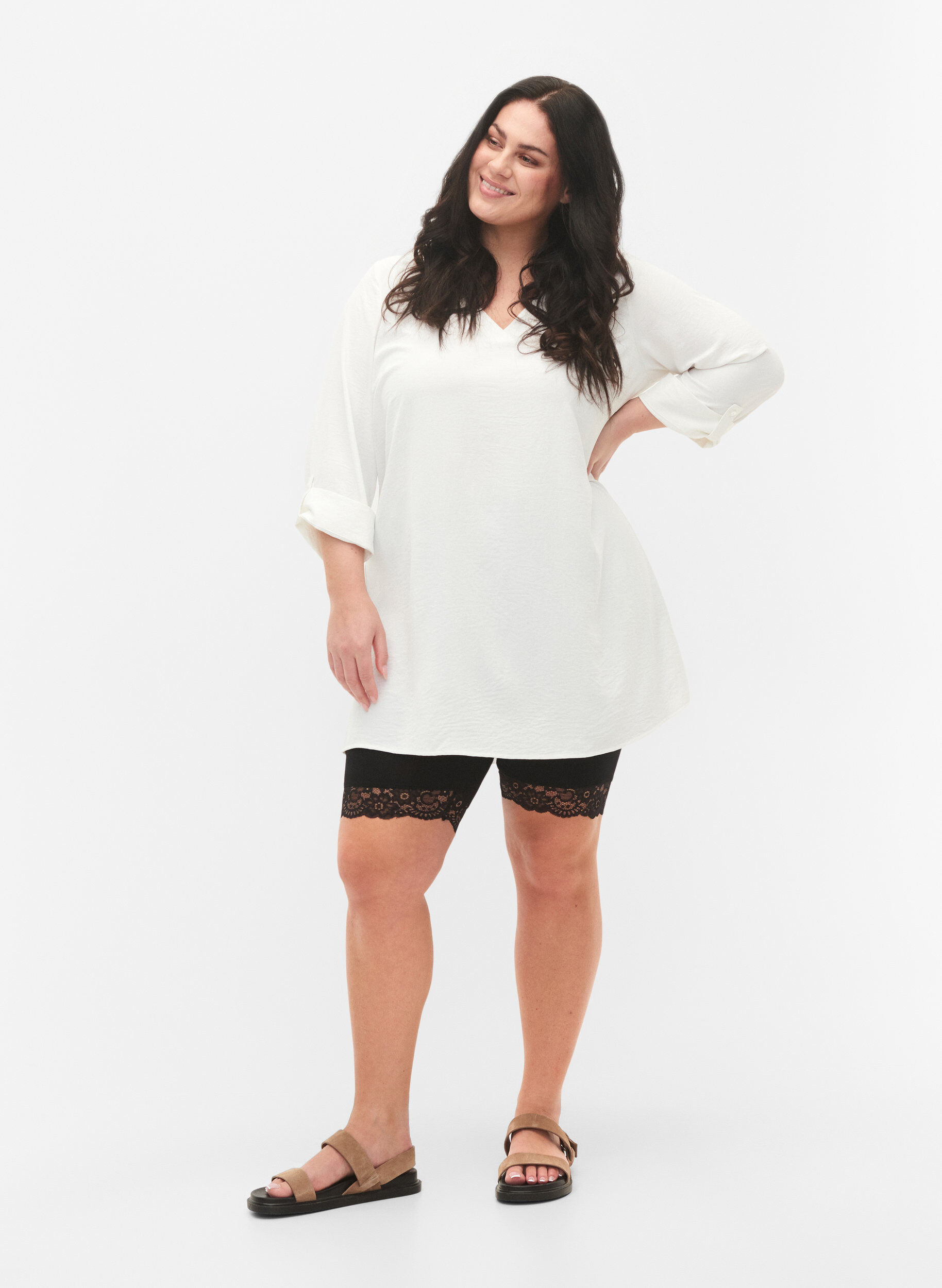 Zizzi Cykelshorts med blondekant, Sort, Model image number 1