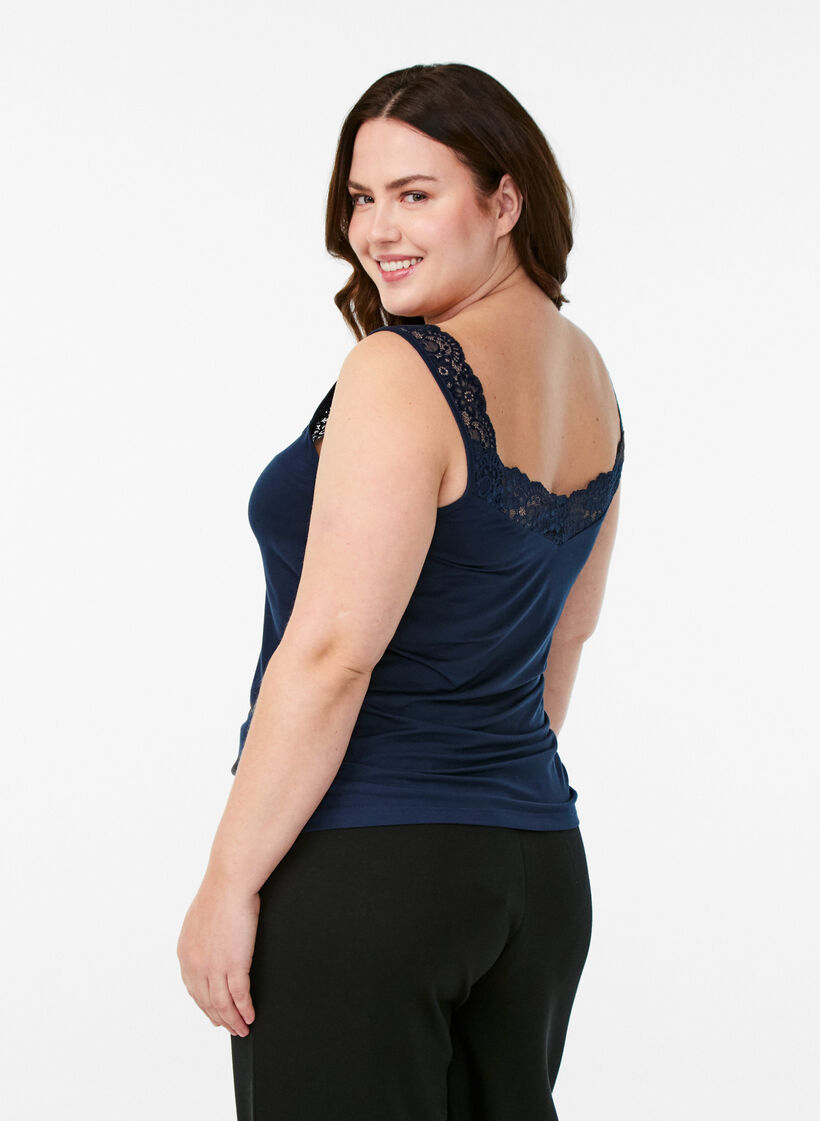 Viskose top med blondekant, Blå, Model image number 2