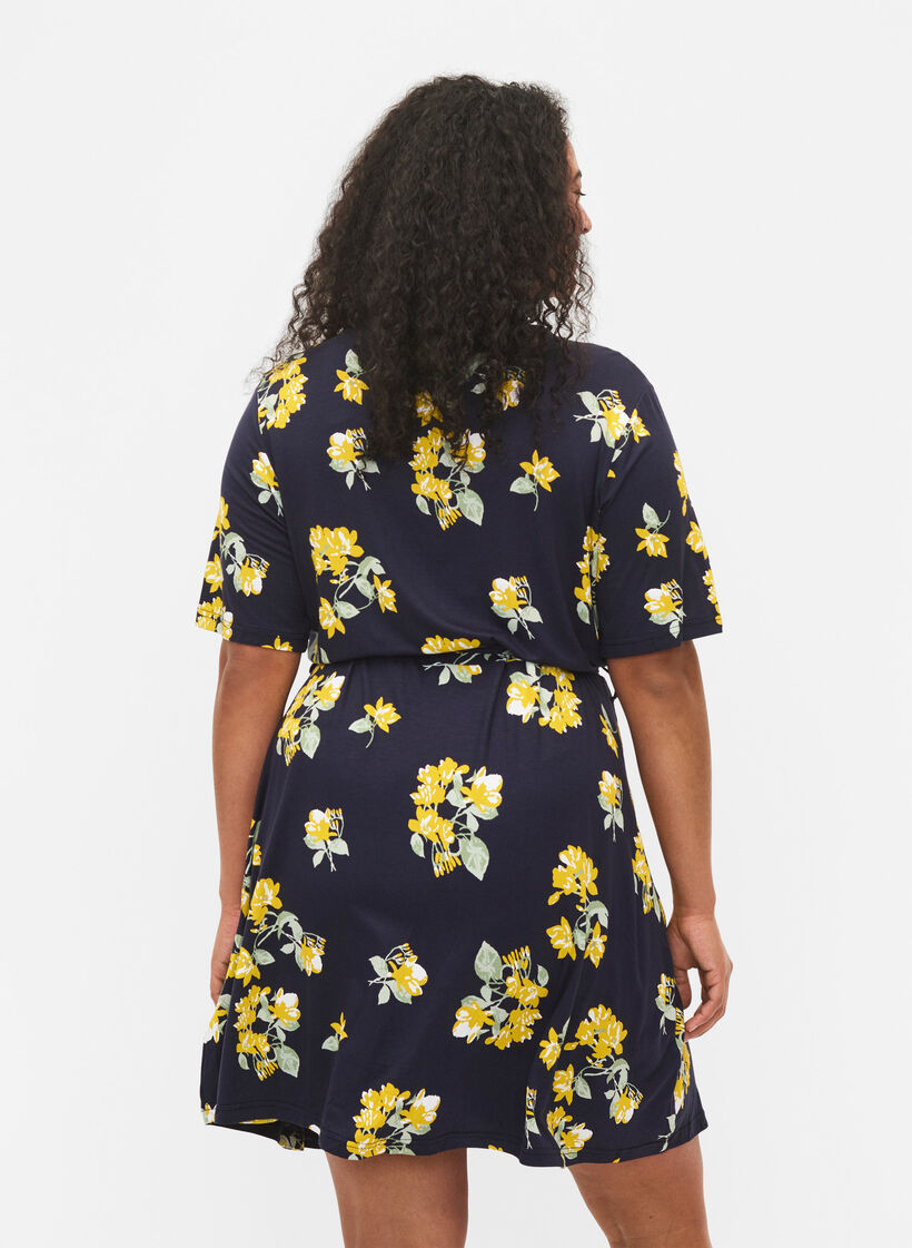 Wrap kjole i viskose med korte ærmer, Night Sky AOP Flower, Model image number 1