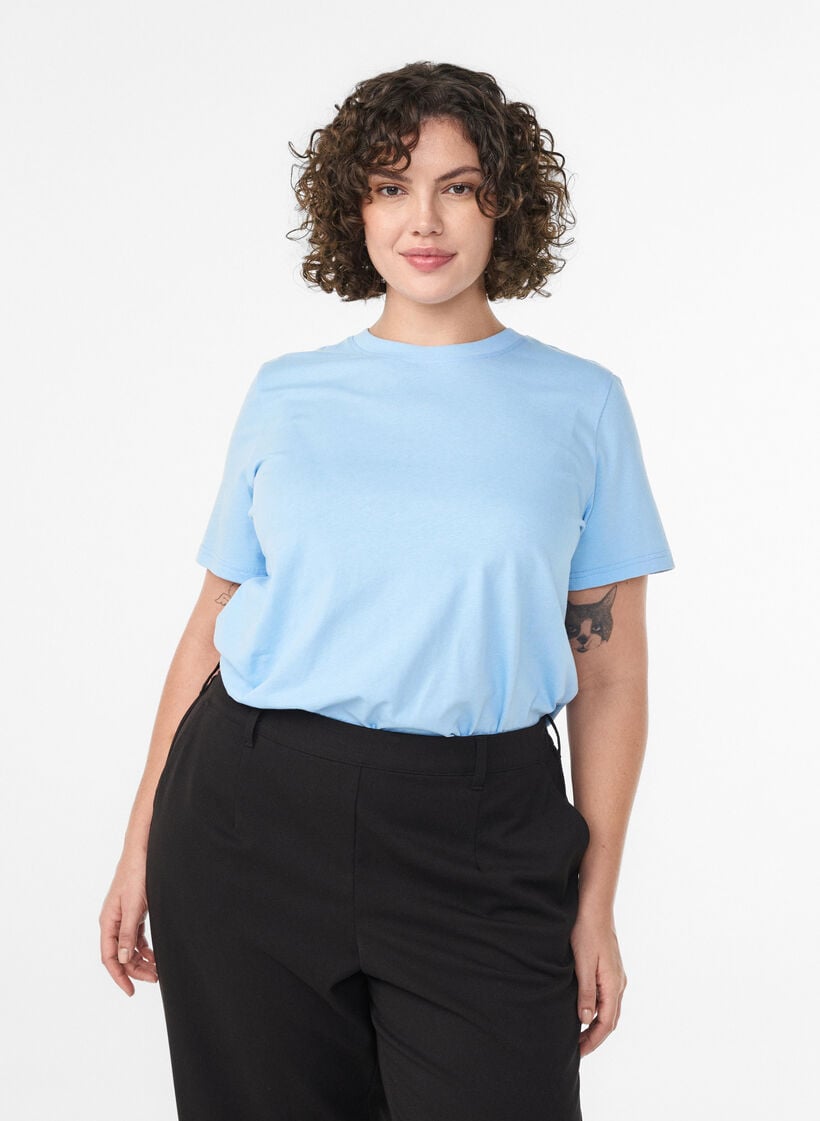 Basis t-shirt i bomuld med rund hals, Bl&aring;, Model image number 0