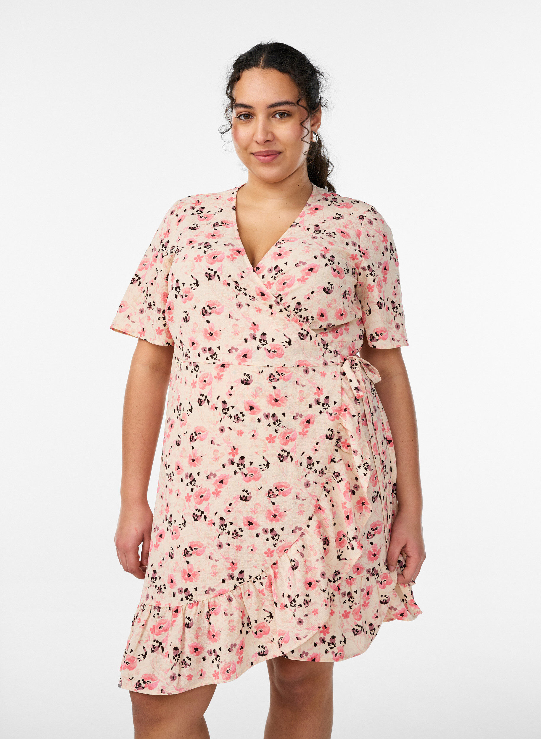 Zizzi Blomstret wrapkjole med korte &aelig;rmer, R&oslash;d, Model image number 0