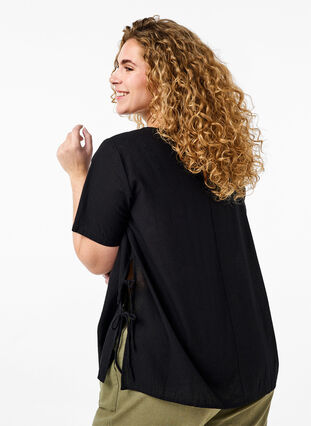 Kortærmet bluse i bomuldsmix med hør og snøredetalje, Black, Model image number 1