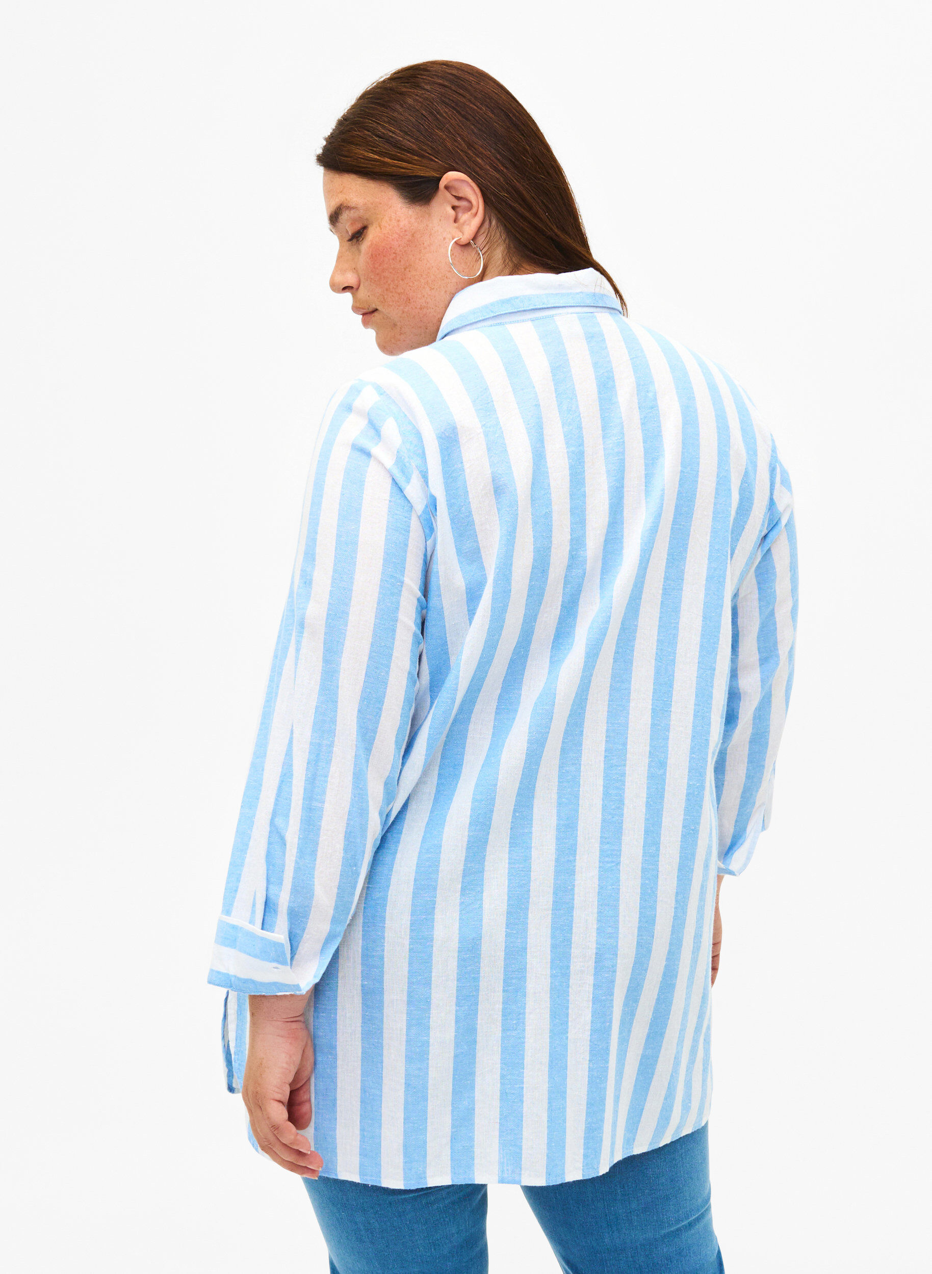 Zizzi Lang skjorte i h&oslash;r og bomuld, Blue White Stripe, Model image number 1
