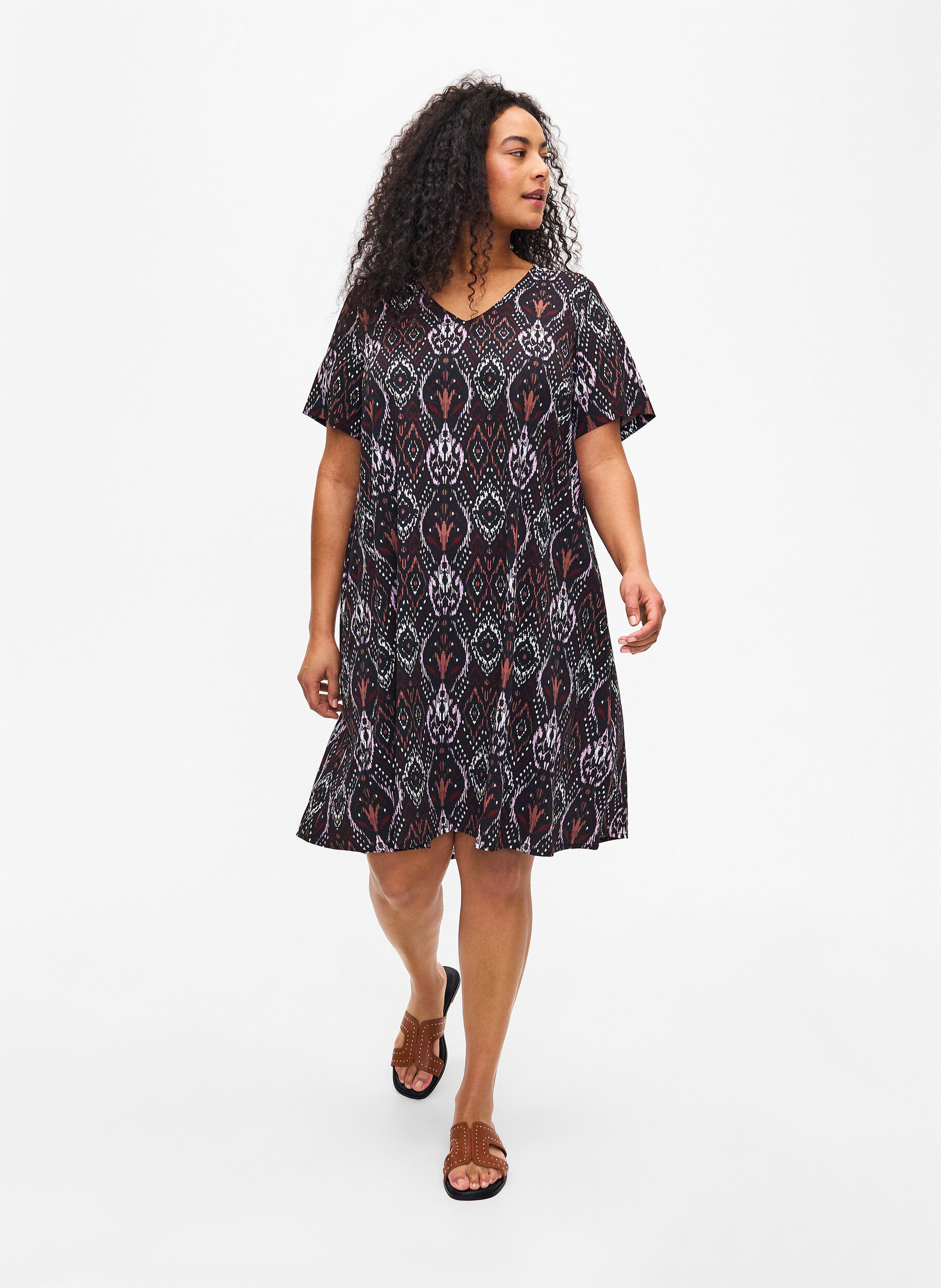 Zizzi FLASH - Kjole med v-hals og print, Black Rose Ethnic, Model image number 2