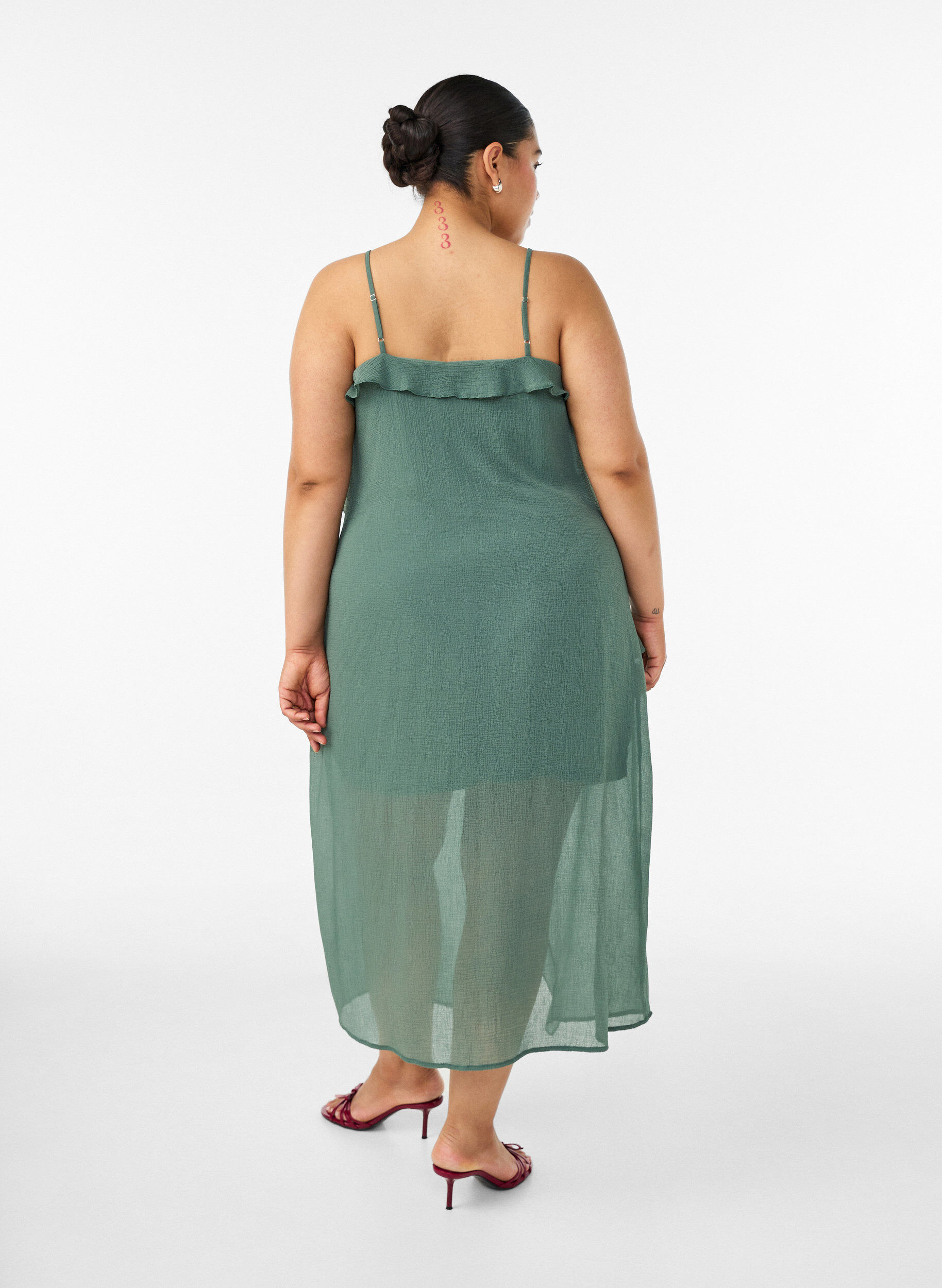 ZizziChiffonkjole med asymmetriske fl&aelig;ser, Gr&oslash;n, Model image number 1
