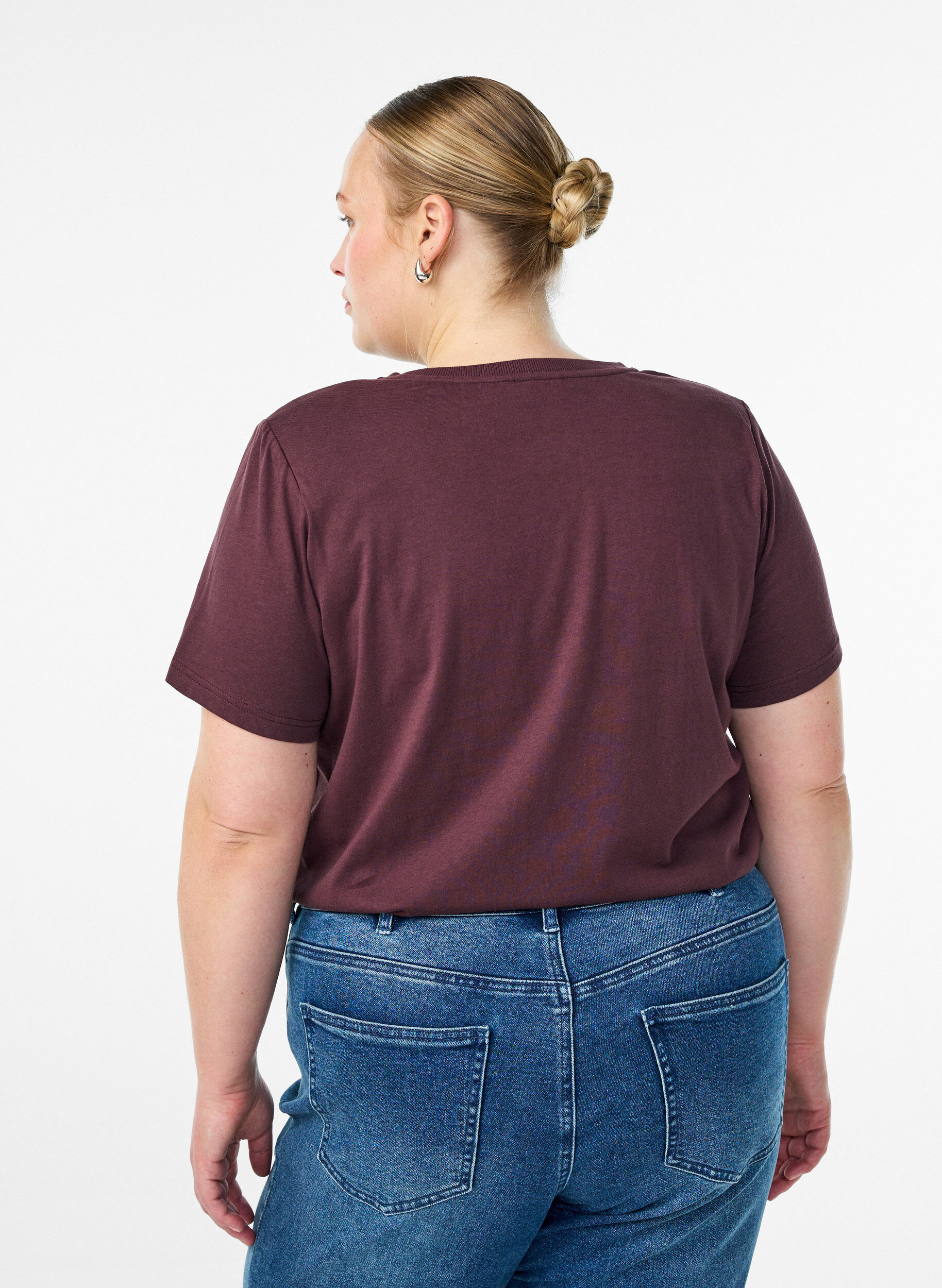 Zizzi Basic t-shirt i bomuld med skulderpuder, M&oslash;rk Bordeaux, Model image number 2