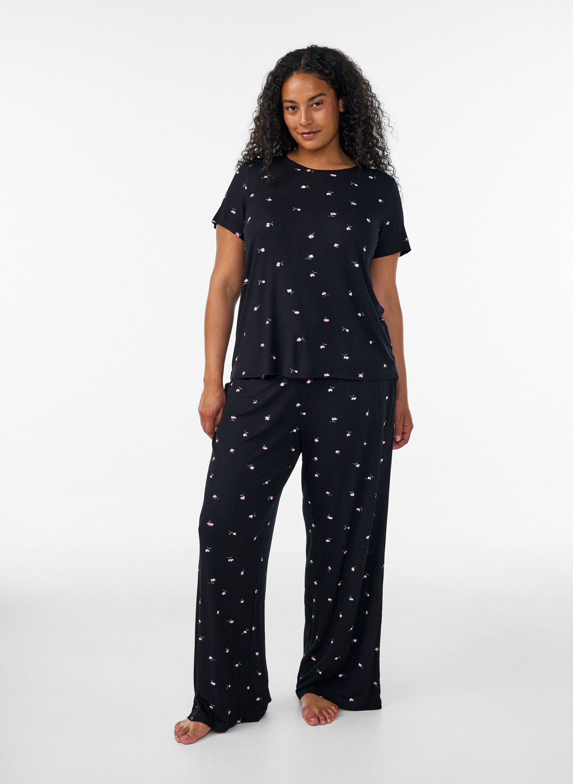 Pyjamasbukser med ribstruktur og blomsterprint, Sort, Model