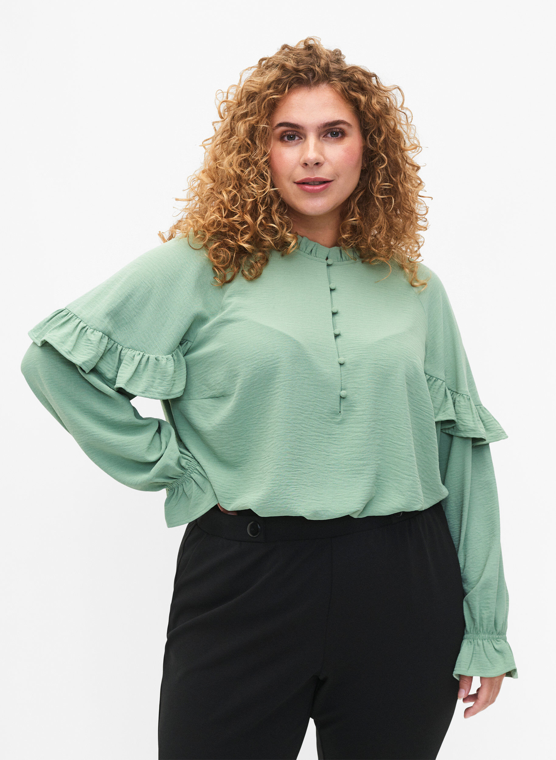 Zizzi Bluse med fl&aelig;ser og knapper, Green Bay, Model image number 0