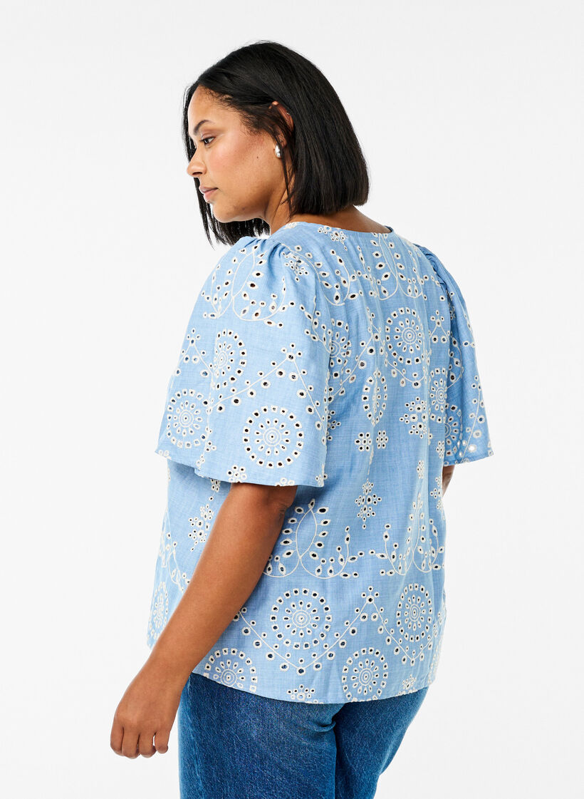 Bluse med broderie anglaise og korte pufærmer, Blå, Model image number 2