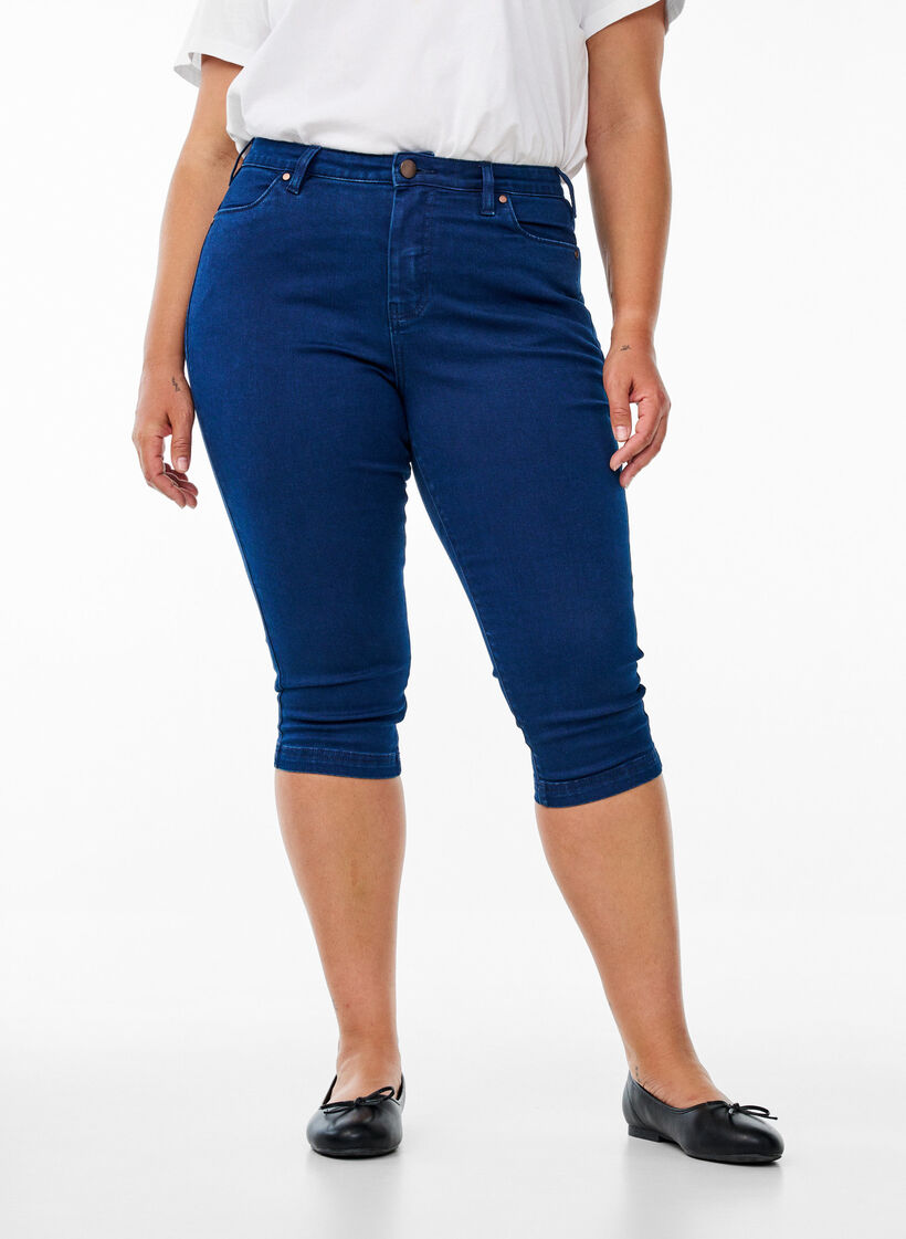 H&oslash;jtaljede Amy capri jeans med super slim fit, Bl&aring;, Model image number 2