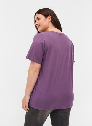 T-shirt i økologisk bomuld med v-udskæring, Vintage Violet, Model image number 1
