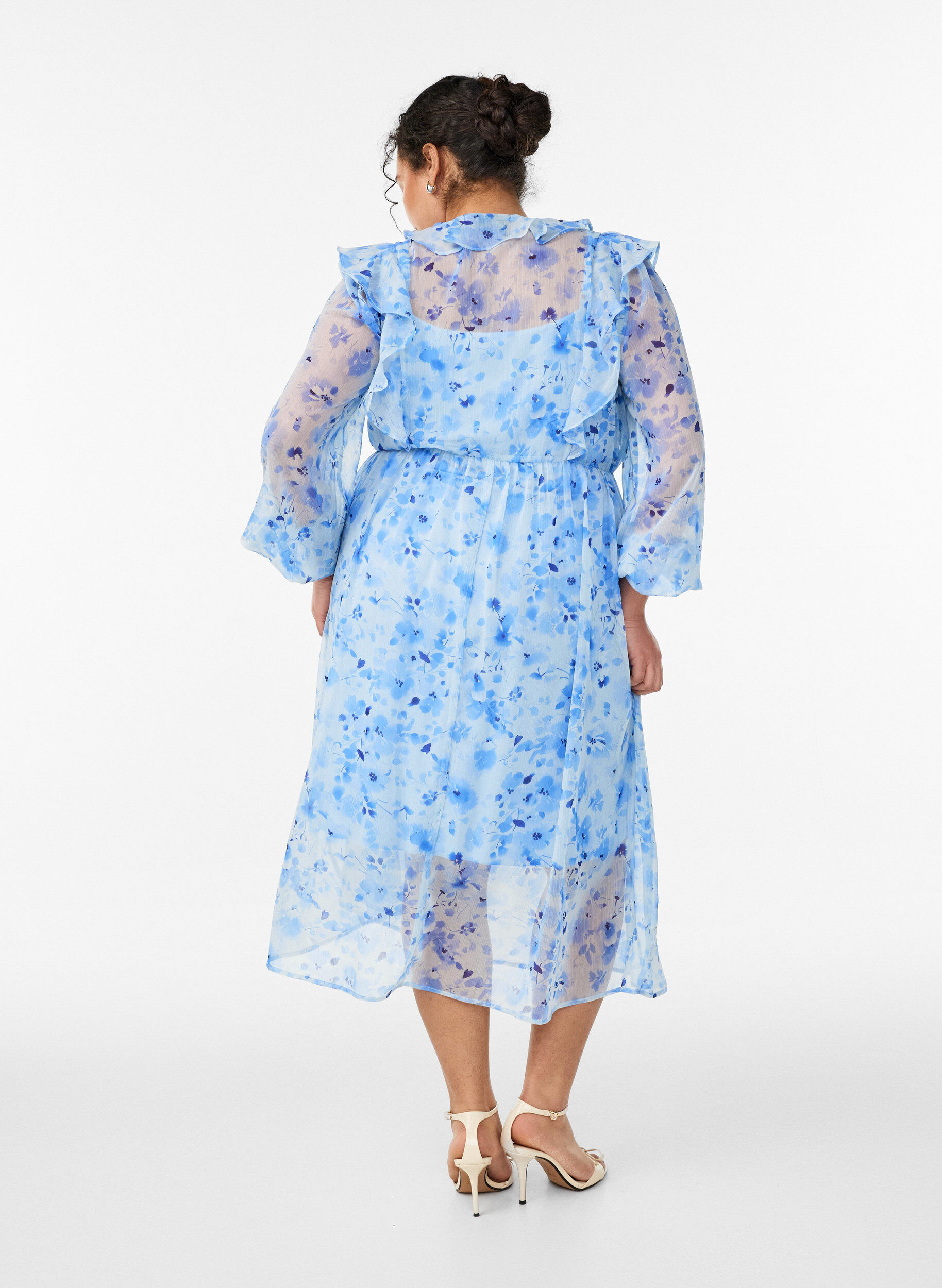 ZizziBlomstret chiffonkjole med fl&aelig;ser og lange &aelig;rmer, Bl&aring;, Model image number 1