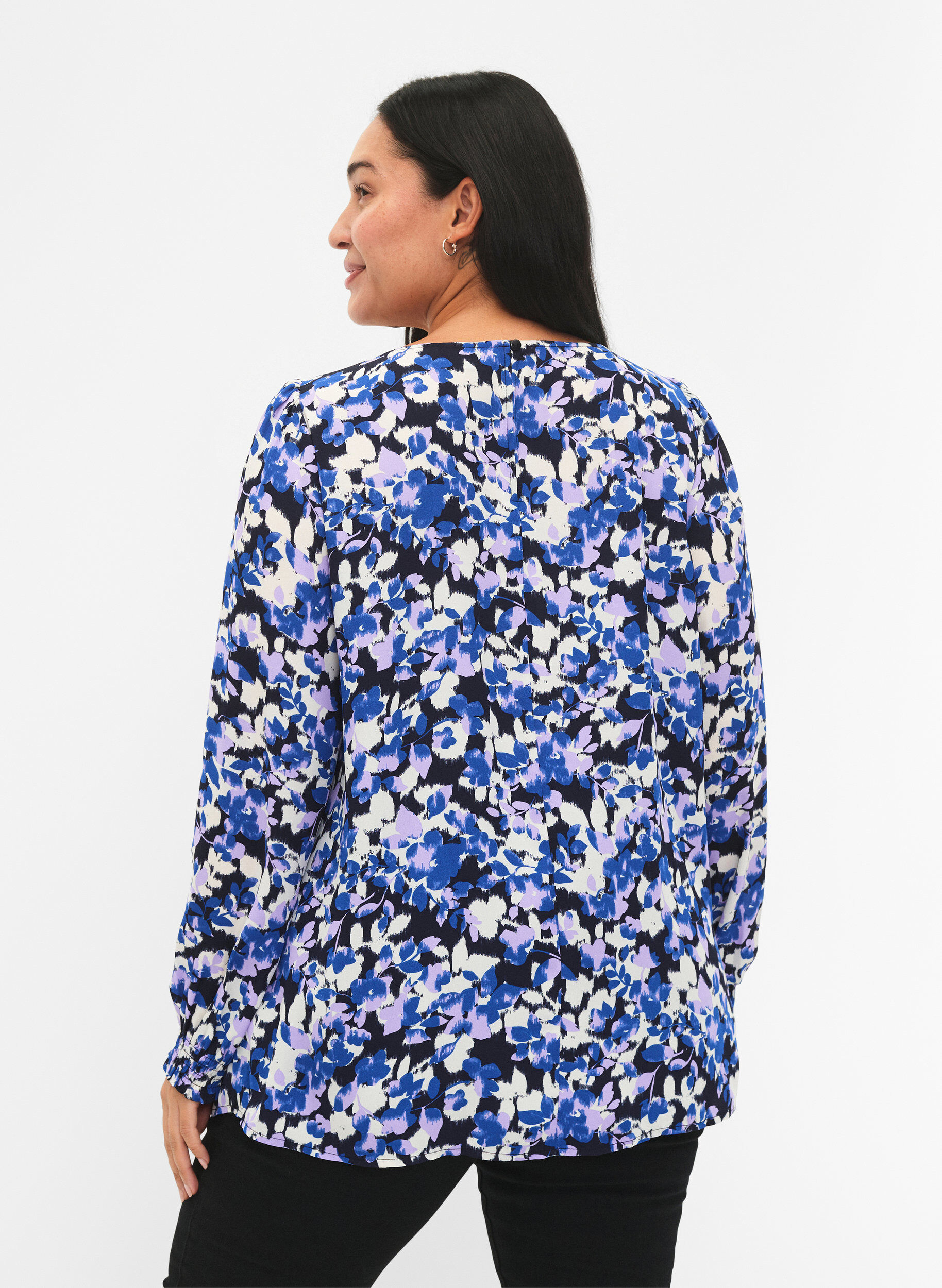 Zizzi FLASH - Lang&aelig;rmet bluse med smock og print, Blue Purple Flower, Model image number 1