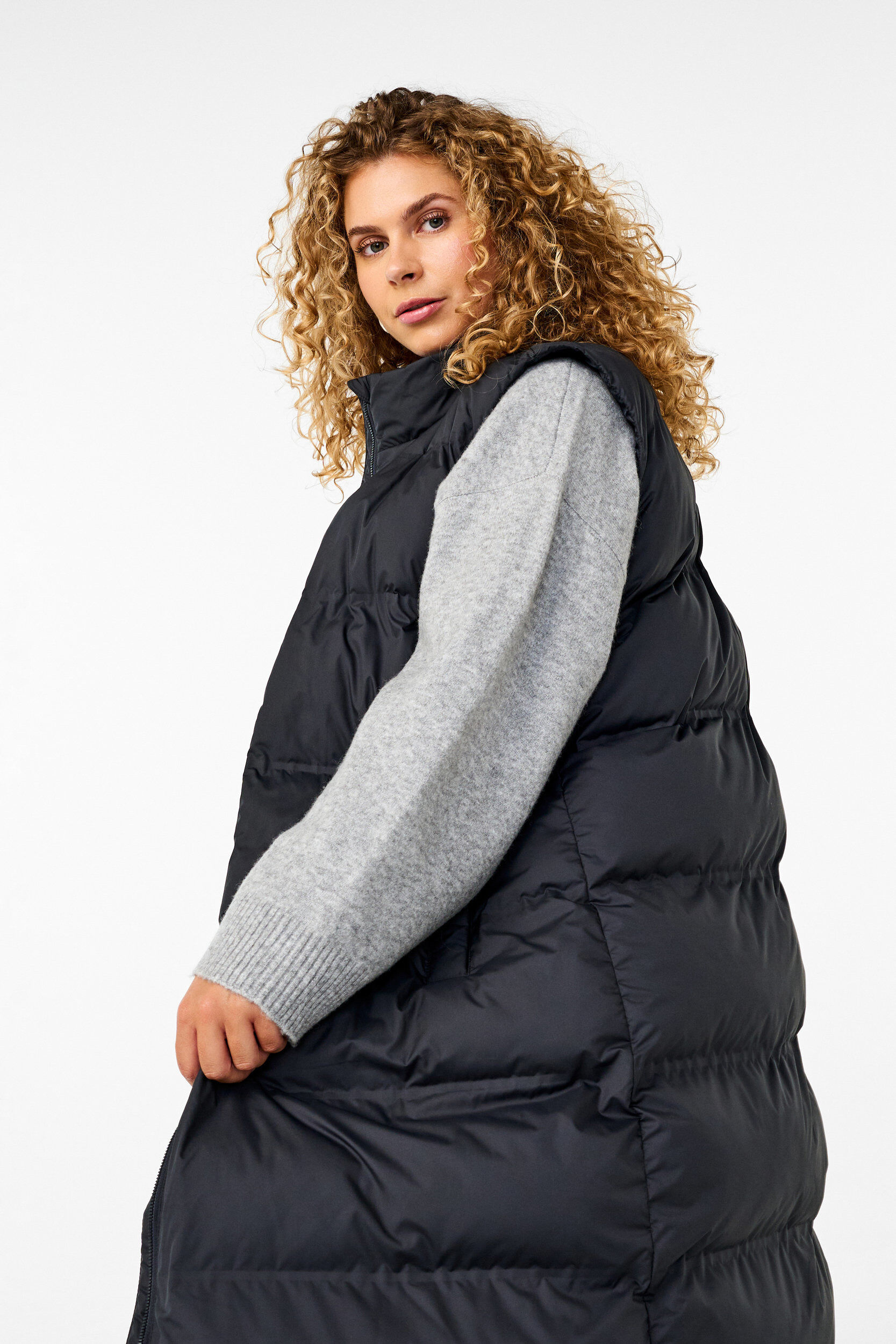 ZizziLang vest med lommer og tovejs lynl&aring;s, Sort, Model image number 2
