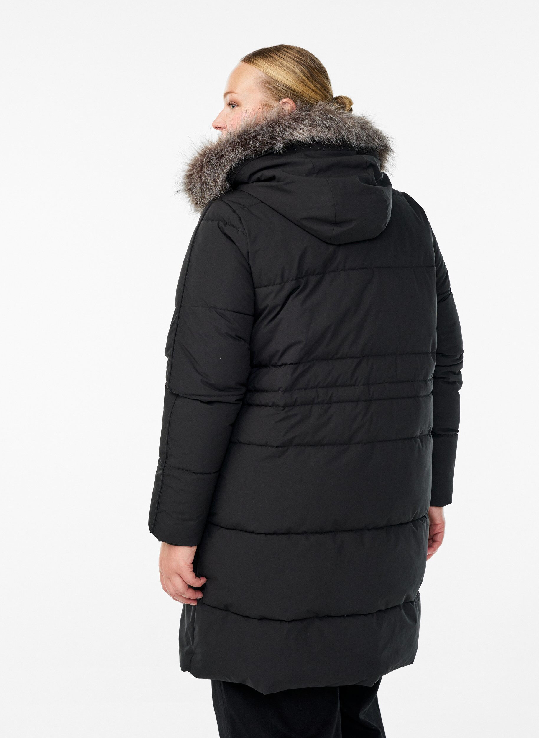 Zizzi Vandafvisende parka med h&aelig;tte og imiteret pelskant, Sort, Model image number 2