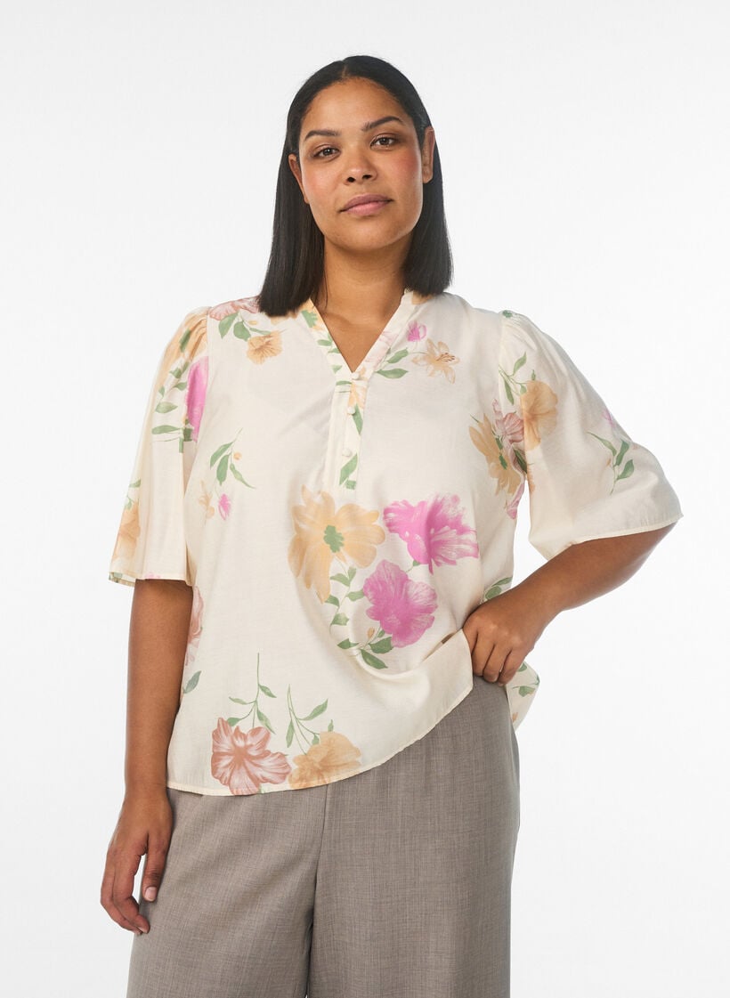 Blomstret bluse med fl&aelig;sekrave og 1/2 &aelig;rmer, Beige, Model image number 0