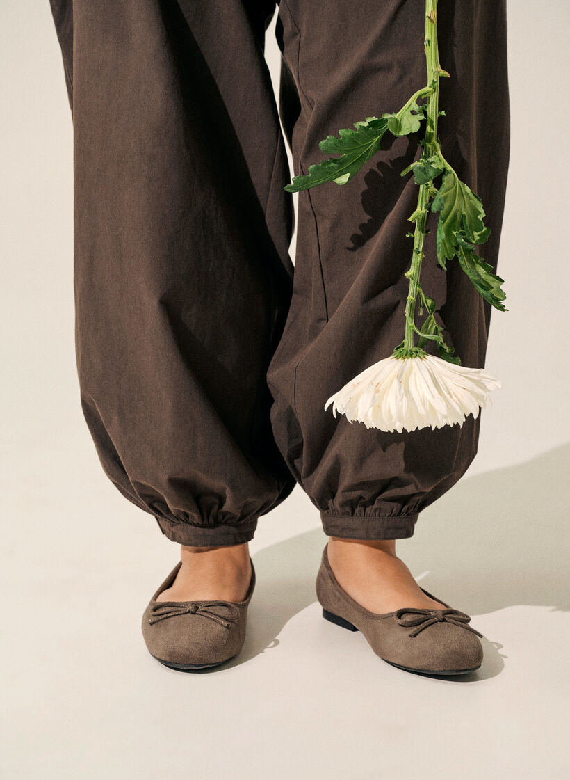 Ballerina i imiteret ruskind med sl&oslash;jfe, Brun, Image image number 0