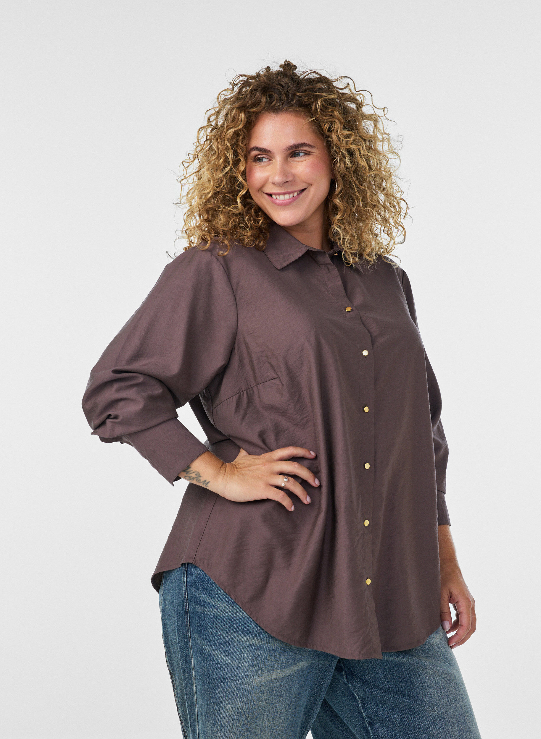 ZizziSkjorte i viskose med gyldne knapper, Brun, Model image number 0