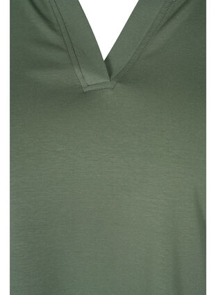 Ensfarvet bomulds bluse med 3/4 ærmer og slids, Thyme, Packshot image number 2