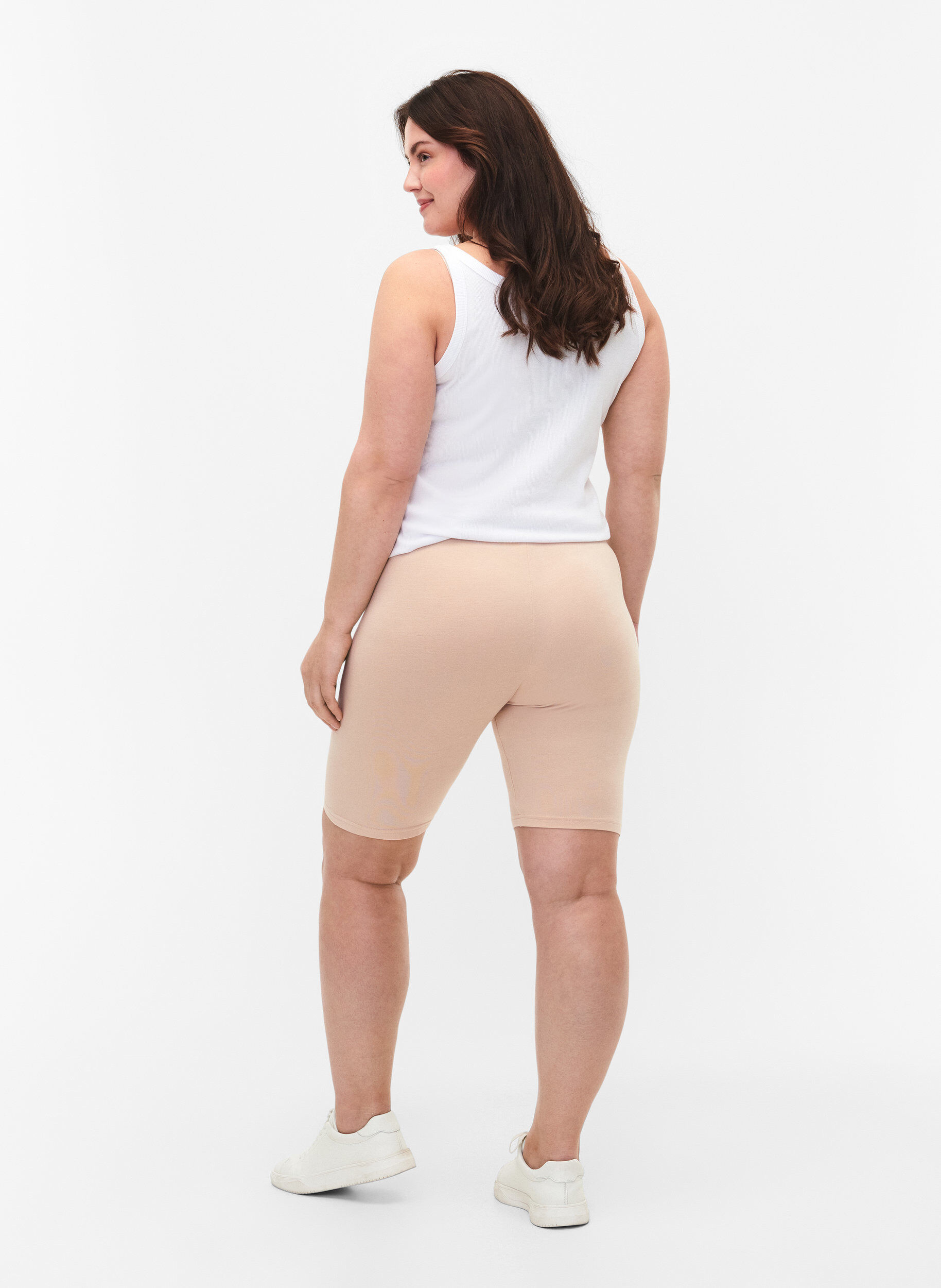 Zizzi Ensfarvede basis cykelshorts, Beige, Model image number 2