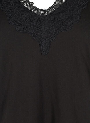 Bomulds t-shirt med v-hals og blonder, Black, Packshot image number 2