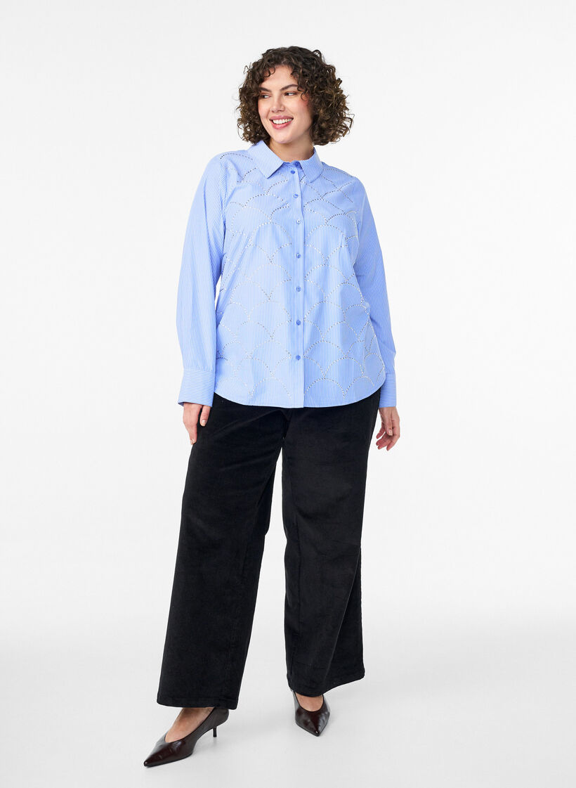 Skjorte med striber og nitter, Blå, Model