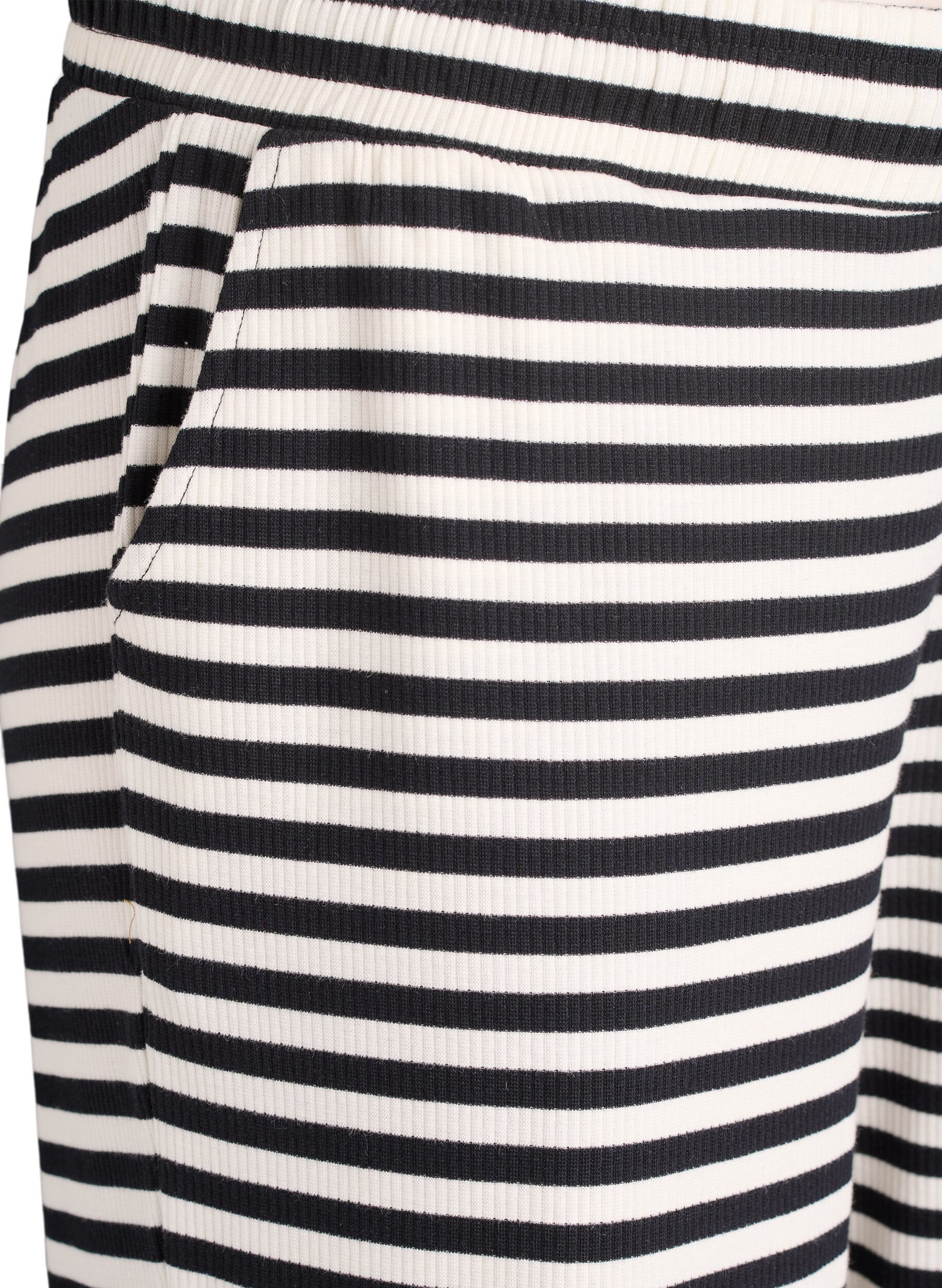 Zizzi Stribede natbukser med h&oslash;j talje og brede ben, Sort, Packshot image number 2