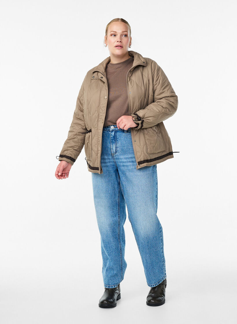 Kort quiltet jakke med kontrastdetaljer, Beige, Model image number 1