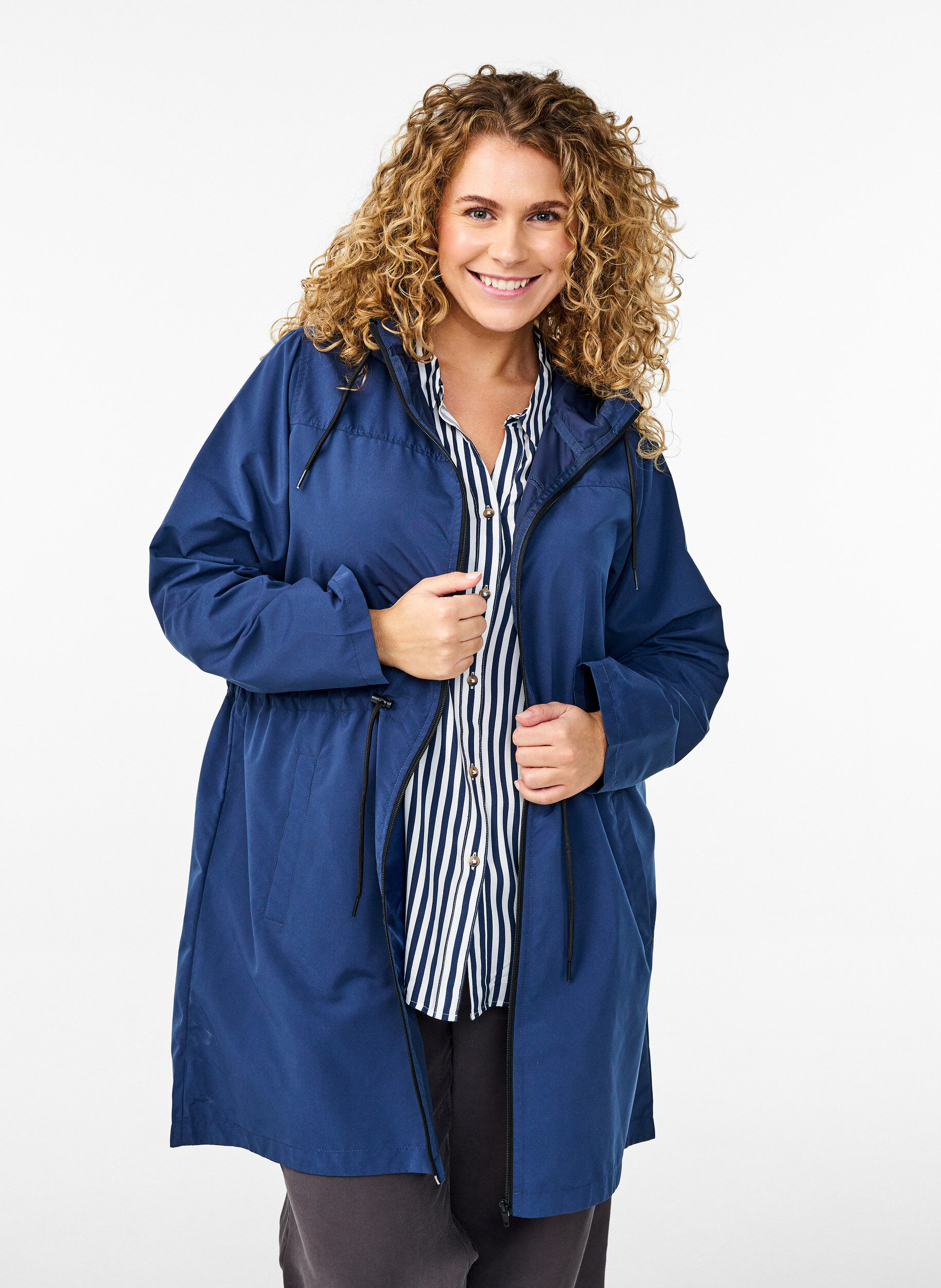 Parka i let materiale med h&aelig;tte, Bl&aring;, Model