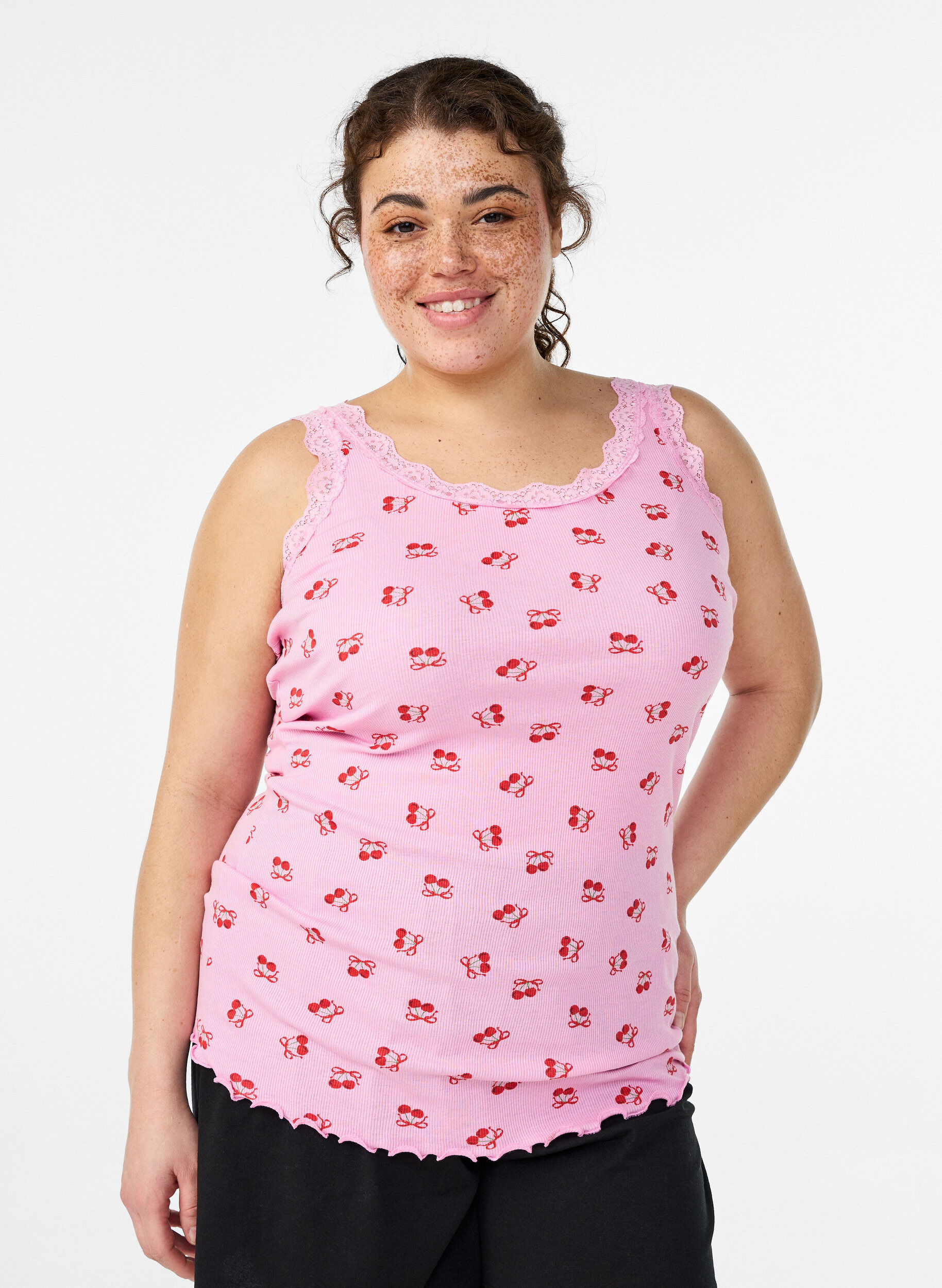 Top med print og blondekant, Lyser&oslash;d, Model